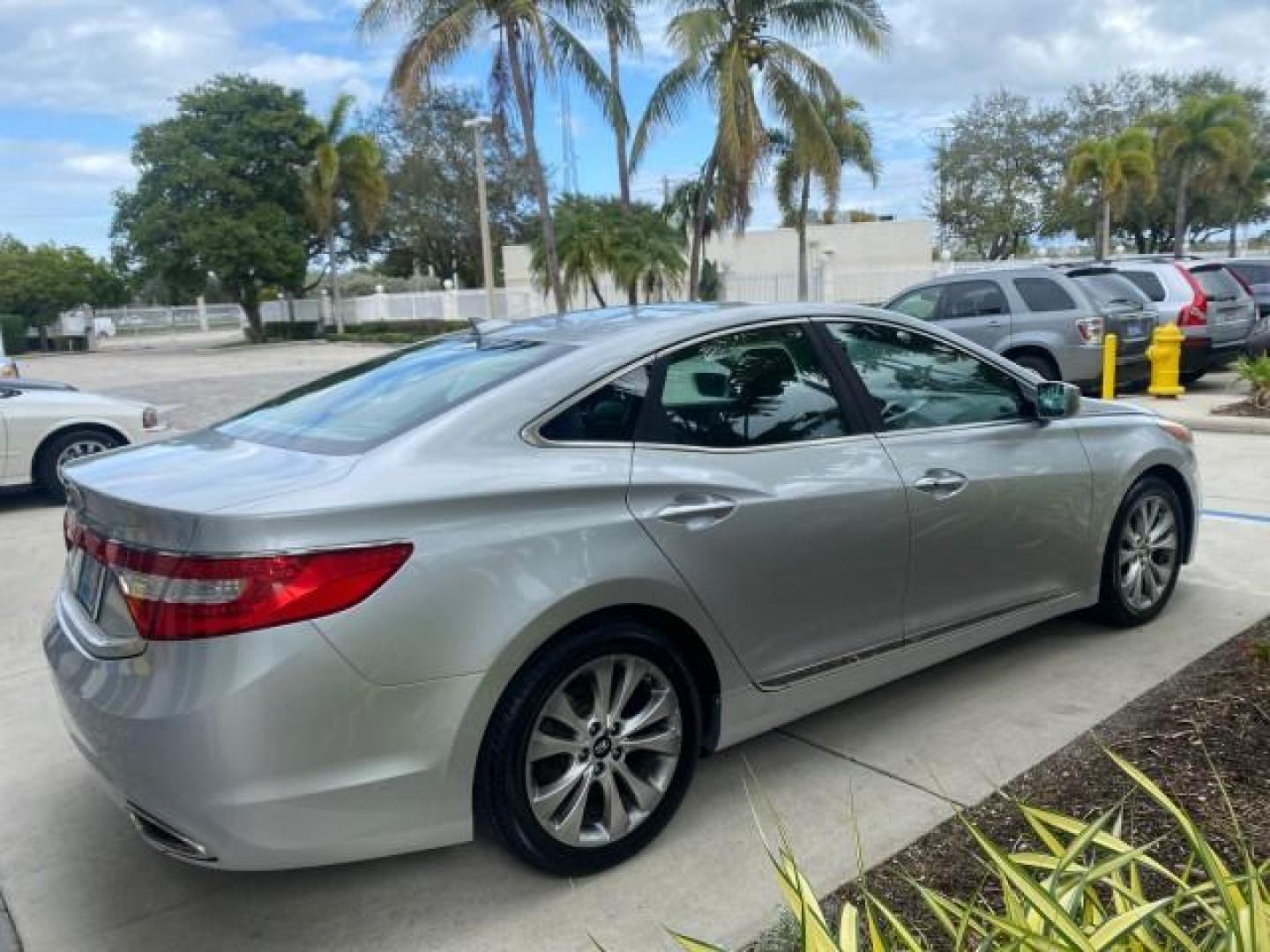 2013 Silver Frost Metallic /Graphite Black Hyundai Azera LOW MILES 12,752 LEATHER LOADED (KMHFG4JG8DA) with an 3.3L DOHC MPI 24-Valve CVVT V6 Engine engine, Automatic transmission, located at 4701 North Dixie Hwy, Pompano Beach, FL, 33064, (954) 422-2889, 26.240938, -80.123474 - OUR WEBPAGE FLORIDACARS1.COM HAS OVER 100 PHOTOS AND FREE CARFAX LINK 2013 HYUNDAI AZERA ONLY 12,752 MILES 1 OF A KIND FIND - $ ORIGINAL PRICE $32,360 VIN: KMHFG4JG8DA228283 K M H F G 4 J G 8 D A 2 2 8 2 8 3 SEDAN 4 DR 3.3L V6 F DOHC 24V GASOLINE 29 MPG FRONT WHEEL DRIVE Features ABS Brakes Air Cond - Photo#7