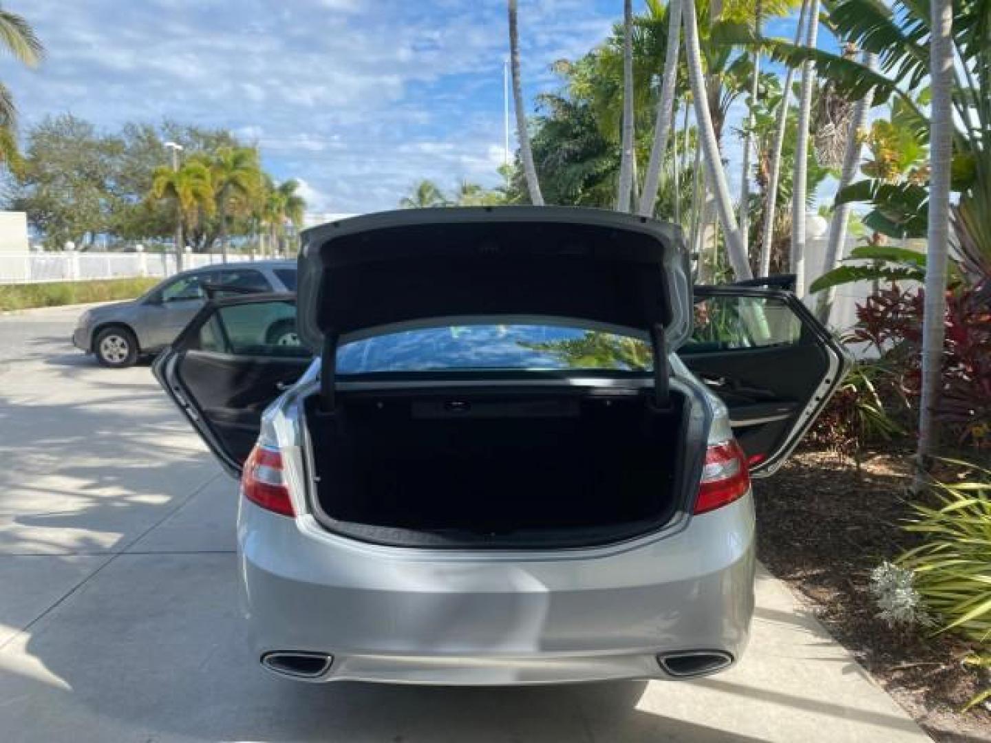 2013 Silver Frost Metallic /Graphite Black Hyundai Azera LOW MILES 12,752 LEATHER LOADED (KMHFG4JG8DA) with an 3.3L DOHC MPI 24-Valve CVVT V6 Engine engine, Automatic transmission, located at 4701 North Dixie Hwy, Pompano Beach, FL, 33064, (954) 422-2889, 26.240938, -80.123474 - OUR WEBPAGE FLORIDACARS1.COM HAS OVER 100 PHOTOS AND FREE CARFAX LINK 2013 HYUNDAI AZERA ONLY 12,752 MILES 1 OF A KIND FIND - $ ORIGINAL PRICE $32,360 VIN: KMHFG4JG8DA228283 K M H F G 4 J G 8 D A 2 2 8 2 8 3 SEDAN 4 DR 3.3L V6 F DOHC 24V GASOLINE 29 MPG FRONT WHEEL DRIVE Features ABS Brakes Air Cond - Photo#15