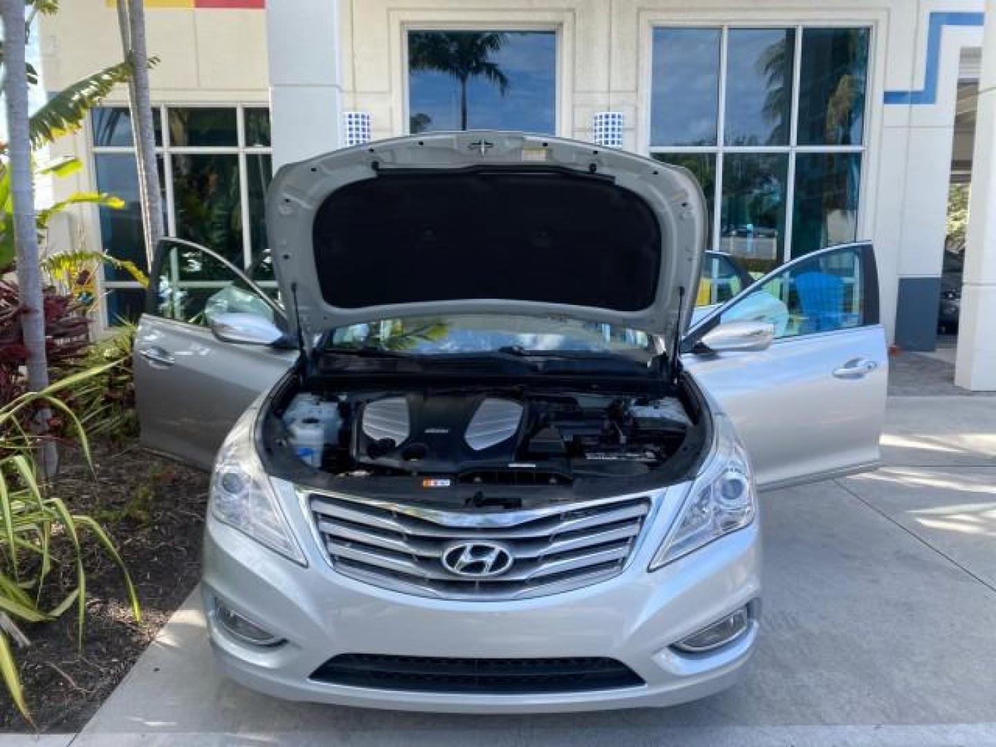 2013 Silver Frost Metallic /Graphite Black Hyundai Azera LOW MILES 12,752 LEATHER LOADED (KMHFG4JG8DA) with an 3.3L DOHC MPI 24-Valve CVVT V6 Engine engine, Automatic transmission, located at 4701 North Dixie Hwy, Pompano Beach, FL, 33064, (954) 422-2889, 26.240938, -80.123474 - OUR WEBPAGE FLORIDACARS1.COM HAS OVER 100 PHOTOS AND FREE CARFAX LINK 2013 HYUNDAI AZERA ONLY 12,752 MILES 1 OF A KIND FIND - $ ORIGINAL PRICE $32,360 VIN: KMHFG4JG8DA228283 K M H F G 4 J G 8 D A 2 2 8 2 8 3 SEDAN 4 DR 3.3L V6 F DOHC 24V GASOLINE 29 MPG FRONT WHEEL DRIVE Features ABS Brakes Air Cond - Photo#17