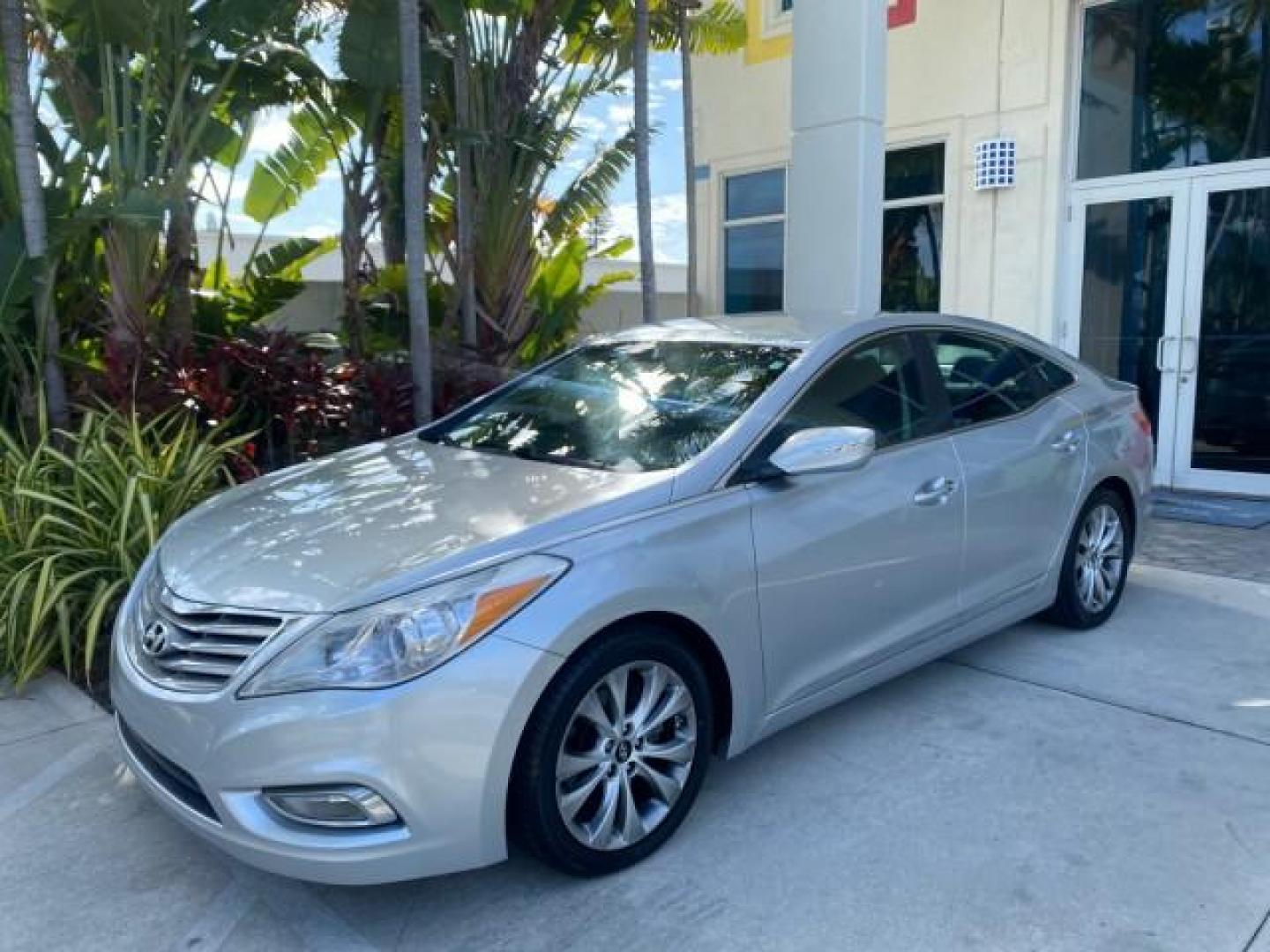 2013 Silver Frost Metallic /Graphite Black Hyundai Azera LOW MILES 12,752 LEATHER LOADED (KMHFG4JG8DA) with an 3.3L DOHC MPI 24-Valve CVVT V6 Engine engine, Automatic transmission, located at 4701 North Dixie Hwy, Pompano Beach, FL, 33064, (954) 422-2889, 26.240938, -80.123474 - OUR WEBPAGE FLORIDACARS1.COM HAS OVER 100 PHOTOS AND FREE CARFAX LINK 2013 HYUNDAI AZERA ONLY 12,752 MILES 1 OF A KIND FIND - $ ORIGINAL PRICE $32,360 VIN: KMHFG4JG8DA228283 K M H F G 4 J G 8 D A 2 2 8 2 8 3 SEDAN 4 DR 3.3L V6 F DOHC 24V GASOLINE 29 MPG FRONT WHEEL DRIVE Features ABS Brakes Air Cond - Photo#29