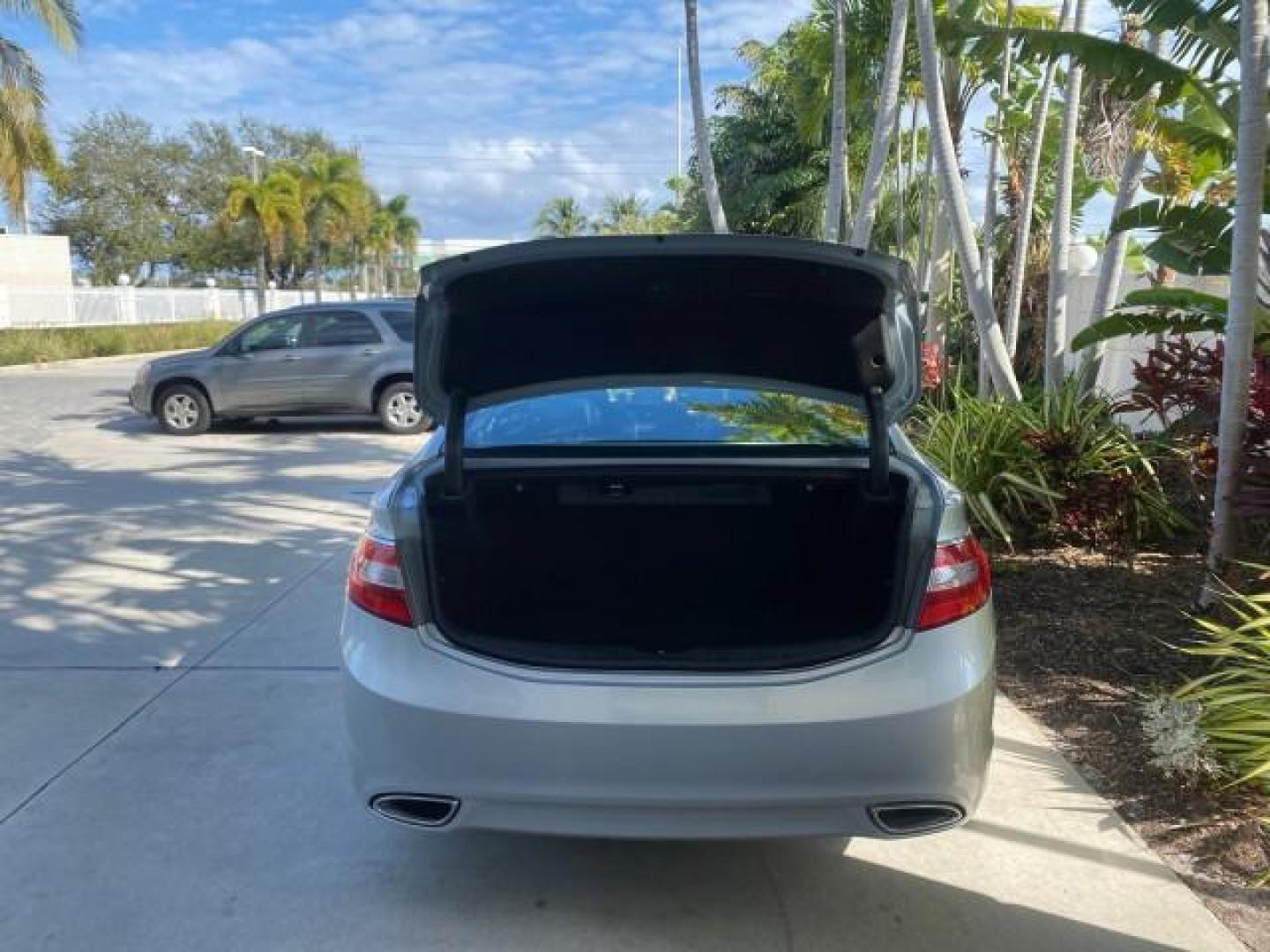 2013 Silver Frost Metallic /Graphite Black Hyundai Azera LOW MILES 12,752 LEATHER LOADED (KMHFG4JG8DA) with an 3.3L DOHC MPI 24-Valve CVVT V6 Engine engine, Automatic transmission, located at 4701 North Dixie Hwy, Pompano Beach, FL, 33064, (954) 422-2889, 26.240938, -80.123474 - OUR WEBPAGE FLORIDACARS1.COM HAS OVER 100 PHOTOS AND FREE CARFAX LINK 2013 HYUNDAI AZERA ONLY 12,752 MILES 1 OF A KIND FIND - $ ORIGINAL PRICE $32,360 VIN: KMHFG4JG8DA228283 K M H F G 4 J G 8 D A 2 2 8 2 8 3 SEDAN 4 DR 3.3L V6 F DOHC 24V GASOLINE 29 MPG FRONT WHEEL DRIVE Features ABS Brakes Air Cond - Photo#98