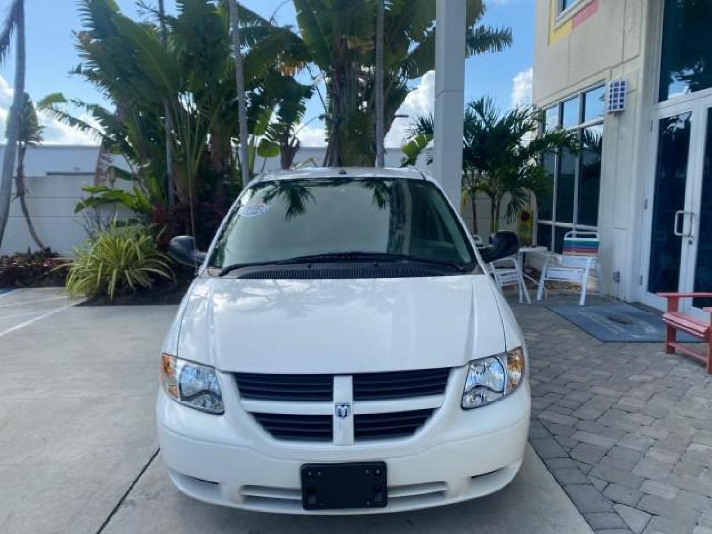 2006 Stone White /Medium Slate Gray Dodge Caravan SXT LOW MILES 28,367 1 OWNER HANDICAP LIFT (1D4GP45R96B) with an 3.3L OHV V6 Engine engine, Automatic transmission, located at 4701 North Dixie Hwy, Pompano Beach, FL, 33064, (954) 422-2889, 26.240938, -80.123474 - OUR WEBPAGE FLORIDACARS1.COM HAS OVER 100 PHOTOS AND FREE CARFAX LINK 2006 DODGE CARAVAN SXT 1 OWNER FREEDOM HANDICAP LIFT/SCOOTER VIN: 1D4GP45R96B730062 1 D 4 G P 4 5 R 9 6 B 7 3 0 0 6 2 VAN 3.3L V6 F OHV GASOLINE 26 MPG FRONT WHEEL DRIVE Features Air Conditioning Alloy Wheels AM/FM Stereo Automati- Photo#2