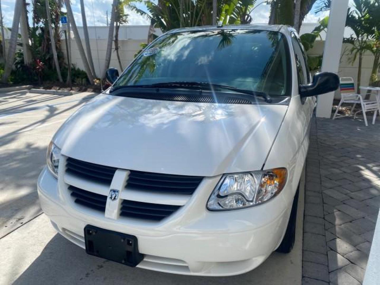 2006 Stone White /Medium Slate Gray Dodge Caravan SXT LOW MILES 28,367 1 OWNER HANDICAP LIFT (1D4GP45R96B) with an 3.3L OHV V6 Engine engine, Automatic transmission, located at 4701 North Dixie Hwy, Pompano Beach, FL, 33064, (954) 422-2889, 26.240938, -80.123474 - OUR WEBPAGE FLORIDACARS1.COM HAS OVER 100 PHOTOS AND FREE CARFAX LINK 2006 DODGE CARAVAN SXT 1 OWNER FREEDOM HANDICAP LIFT/SCOOTER VIN: 1D4GP45R96B730062 1 D 4 G P 4 5 R 9 6 B 7 3 0 0 6 2 VAN 3.3L V6 F OHV GASOLINE 26 MPG FRONT WHEEL DRIVE Features Air Conditioning Alloy Wheels AM/FM Stereo Automati- Photo#3