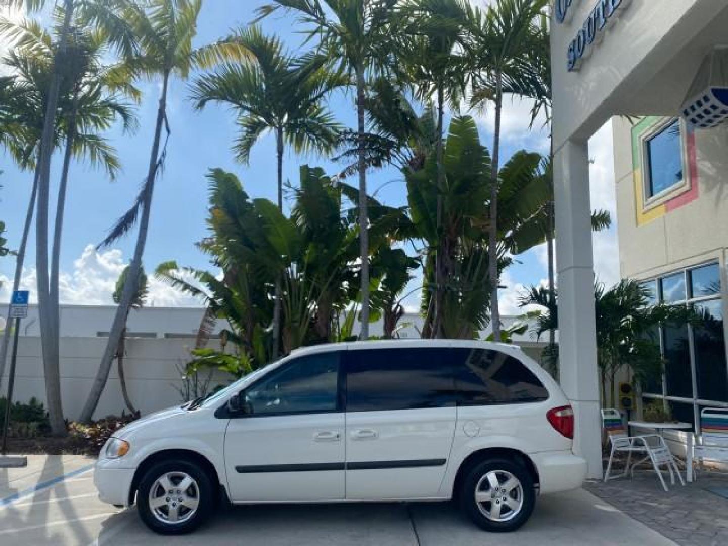 2006 Stone White /Medium Slate Gray Dodge Caravan SXT LOW MILES 28,367 1 OWNER HANDICAP LIFT (1D4GP45R96B) with an 3.3L OHV V6 Engine engine, Automatic transmission, located at 4701 North Dixie Hwy, Pompano Beach, FL, 33064, (954) 422-2889, 26.240938, -80.123474 - OUR WEBPAGE FLORIDACARS1.COM HAS OVER 100 PHOTOS AND FREE CARFAX LINK 2006 DODGE CARAVAN SXT 1 OWNER FREEDOM HANDICAP LIFT/SCOOTER VIN: 1D4GP45R96B730062 1 D 4 G P 4 5 R 9 6 B 7 3 0 0 6 2 VAN 3.3L V6 F OHV GASOLINE 26 MPG FRONT WHEEL DRIVE Features Air Conditioning Alloy Wheels AM/FM Stereo Automati- Photo#4