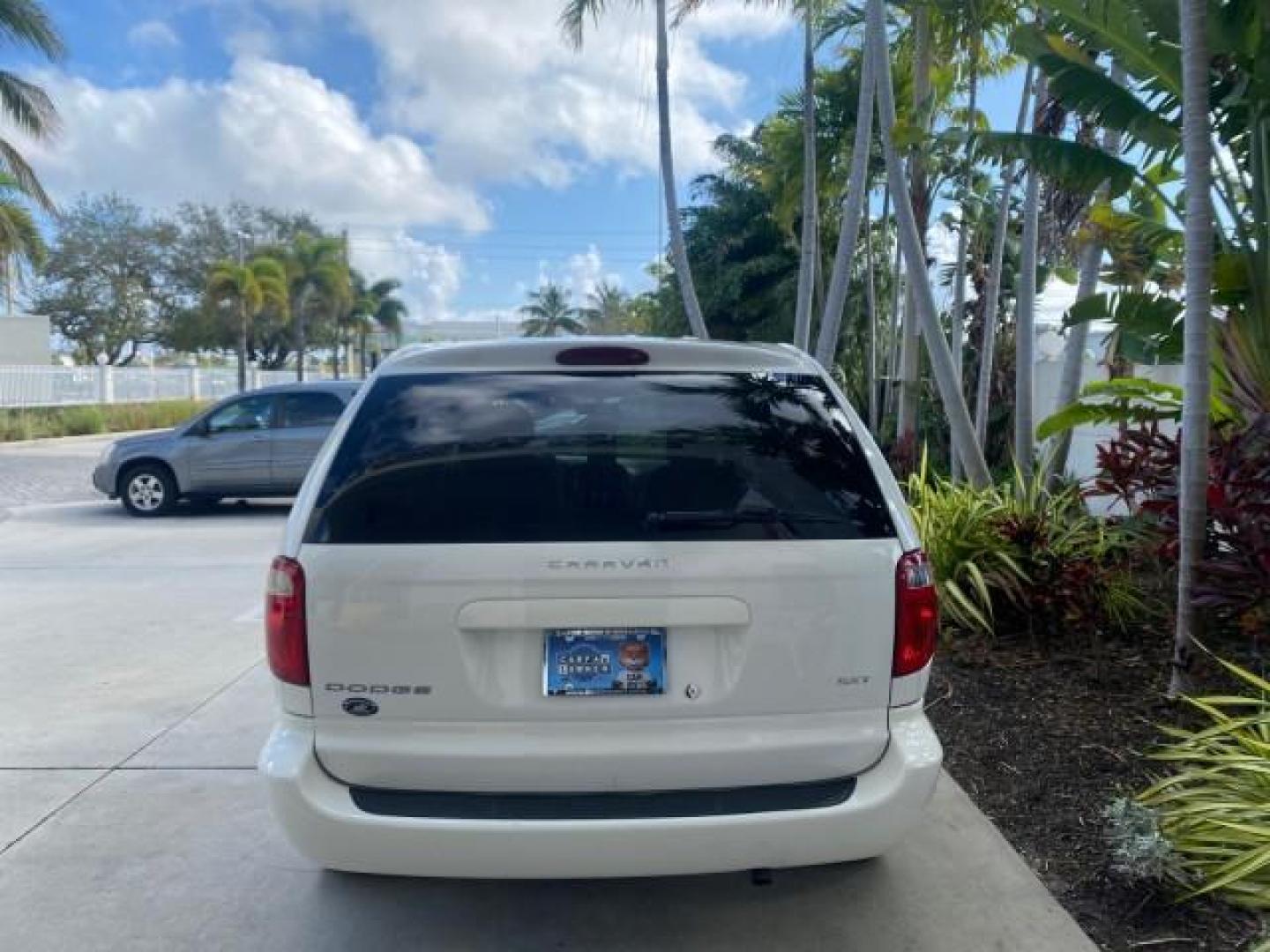 2006 Stone White /Medium Slate Gray Dodge Caravan SXT LOW MILES 28,367 1 OWNER HANDICAP LIFT (1D4GP45R96B) with an 3.3L OHV V6 Engine engine, Automatic transmission, located at 4701 North Dixie Hwy, Pompano Beach, FL, 33064, (954) 422-2889, 26.240938, -80.123474 - OUR WEBPAGE FLORIDACARS1.COM HAS OVER 100 PHOTOS AND FREE CARFAX LINK 2006 DODGE CARAVAN SXT 1 OWNER FREEDOM HANDICAP LIFT/SCOOTER VIN: 1D4GP45R96B730062 1 D 4 G P 4 5 R 9 6 B 7 3 0 0 6 2 VAN 3.3L V6 F OHV GASOLINE 26 MPG FRONT WHEEL DRIVE Features Air Conditioning Alloy Wheels AM/FM Stereo Automati- Photo#6