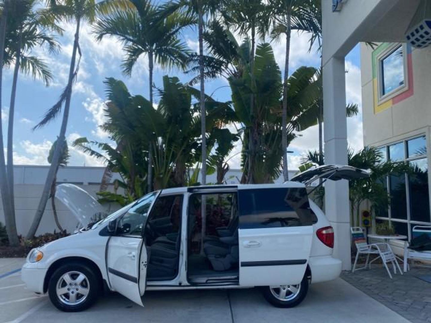 2006 Stone White /Medium Slate Gray Dodge Caravan SXT LOW MILES 28,367 1 OWNER HANDICAP LIFT (1D4GP45R96B) with an 3.3L OHV V6 Engine engine, Automatic transmission, located at 4701 North Dixie Hwy, Pompano Beach, FL, 33064, (954) 422-2889, 26.240938, -80.123474 - OUR WEBPAGE FLORIDACARS1.COM HAS OVER 100 PHOTOS AND FREE CARFAX LINK 2006 DODGE CARAVAN SXT 1 OWNER FREEDOM HANDICAP LIFT/SCOOTER VIN: 1D4GP45R96B730062 1 D 4 G P 4 5 R 9 6 B 7 3 0 0 6 2 VAN 3.3L V6 F OHV GASOLINE 26 MPG FRONT WHEEL DRIVE Features Air Conditioning Alloy Wheels AM/FM Stereo Automati- Photo#8
