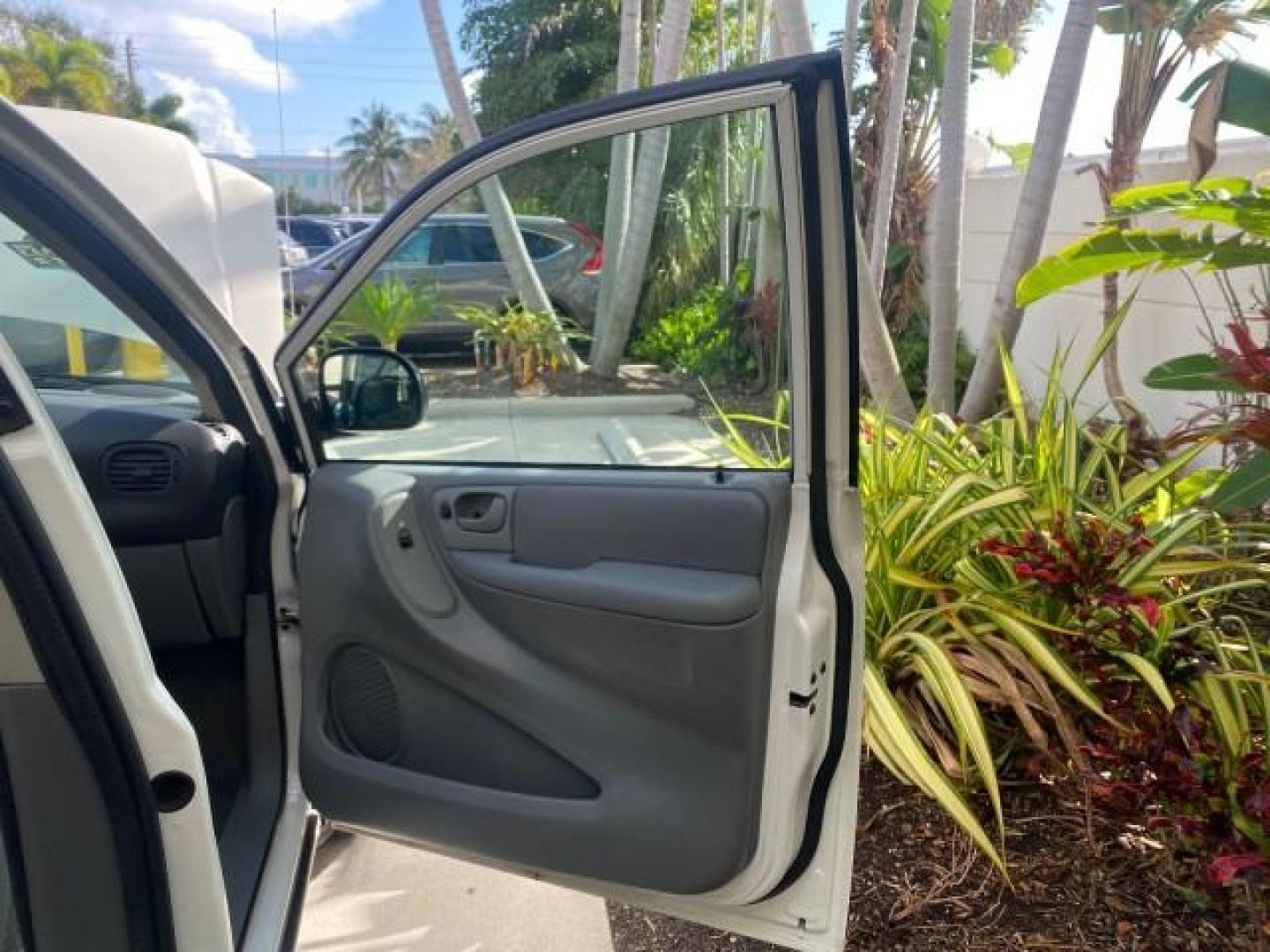 2006 Stone White /Medium Slate Gray Dodge Caravan SXT LOW MILES 28,367 1 OWNER HANDICAP LIFT (1D4GP45R96B) with an 3.3L OHV V6 Engine engine, Automatic transmission, located at 4701 North Dixie Hwy, Pompano Beach, FL, 33064, (954) 422-2889, 26.240938, -80.123474 - OUR WEBPAGE FLORIDACARS1.COM HAS OVER 100 PHOTOS AND FREE CARFAX LINK 2006 DODGE CARAVAN SXT 1 OWNER FREEDOM HANDICAP LIFT/SCOOTER VIN: 1D4GP45R96B730062 1 D 4 G P 4 5 R 9 6 B 7 3 0 0 6 2 VAN 3.3L V6 F OHV GASOLINE 26 MPG FRONT WHEEL DRIVE Features Air Conditioning Alloy Wheels AM/FM Stereo Automati- Photo#11