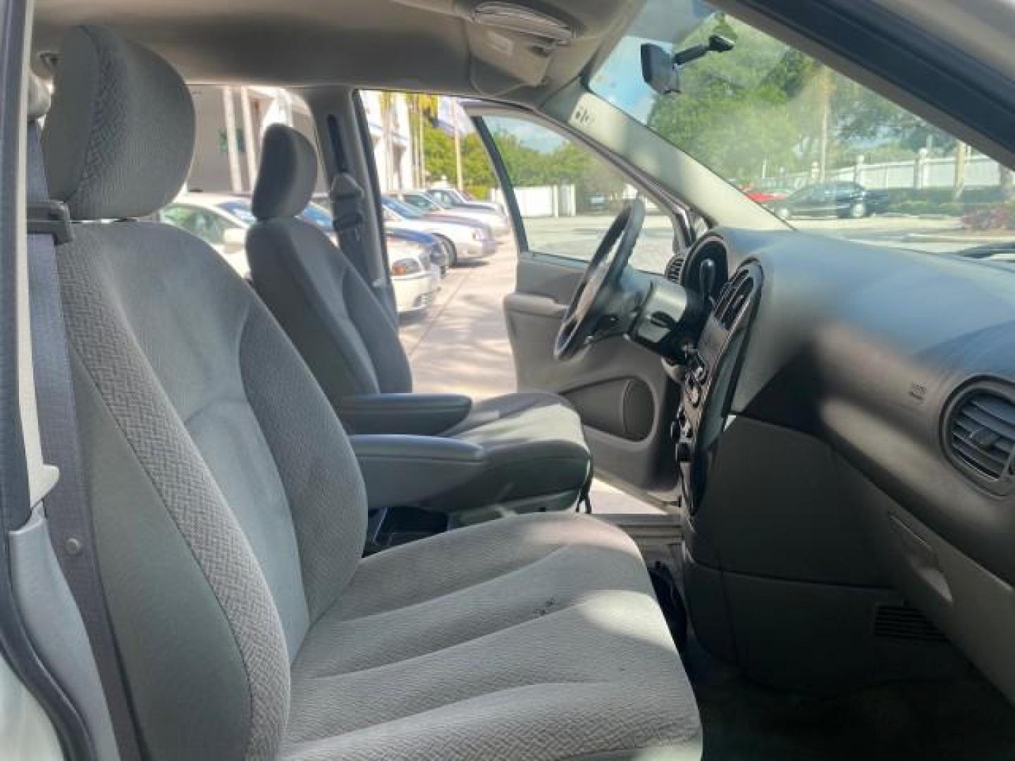 2006 Stone White /Medium Slate Gray Dodge Caravan SXT LOW MILES 28,367 1 OWNER HANDICAP LIFT (1D4GP45R96B) with an 3.3L OHV V6 Engine engine, Automatic transmission, located at 4701 North Dixie Hwy, Pompano Beach, FL, 33064, (954) 422-2889, 26.240938, -80.123474 - OUR WEBPAGE FLORIDACARS1.COM HAS OVER 100 PHOTOS AND FREE CARFAX LINK 2006 DODGE CARAVAN SXT 1 OWNER FREEDOM HANDICAP LIFT/SCOOTER VIN: 1D4GP45R96B730062 1 D 4 G P 4 5 R 9 6 B 7 3 0 0 6 2 VAN 3.3L V6 F OHV GASOLINE 26 MPG FRONT WHEEL DRIVE Features Air Conditioning Alloy Wheels AM/FM Stereo Automati- Photo#12