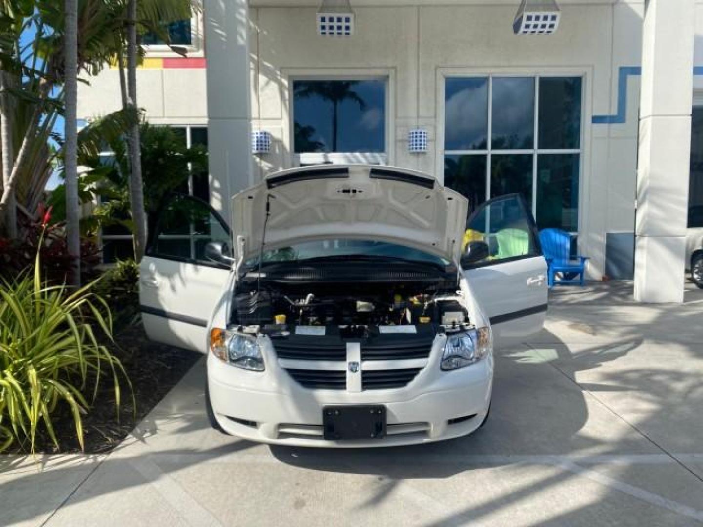 2006 Stone White /Medium Slate Gray Dodge Caravan SXT LOW MILES 28,367 1 OWNER HANDICAP LIFT (1D4GP45R96B) with an 3.3L OHV V6 Engine engine, Automatic transmission, located at 4701 North Dixie Hwy, Pompano Beach, FL, 33064, (954) 422-2889, 26.240938, -80.123474 - OUR WEBPAGE FLORIDACARS1.COM HAS OVER 100 PHOTOS AND FREE CARFAX LINK 2006 DODGE CARAVAN SXT 1 OWNER FREEDOM HANDICAP LIFT/SCOOTER VIN: 1D4GP45R96B730062 1 D 4 G P 4 5 R 9 6 B 7 3 0 0 6 2 VAN 3.3L V6 F OHV GASOLINE 26 MPG FRONT WHEEL DRIVE Features Air Conditioning Alloy Wheels AM/FM Stereo Automati- Photo#16
