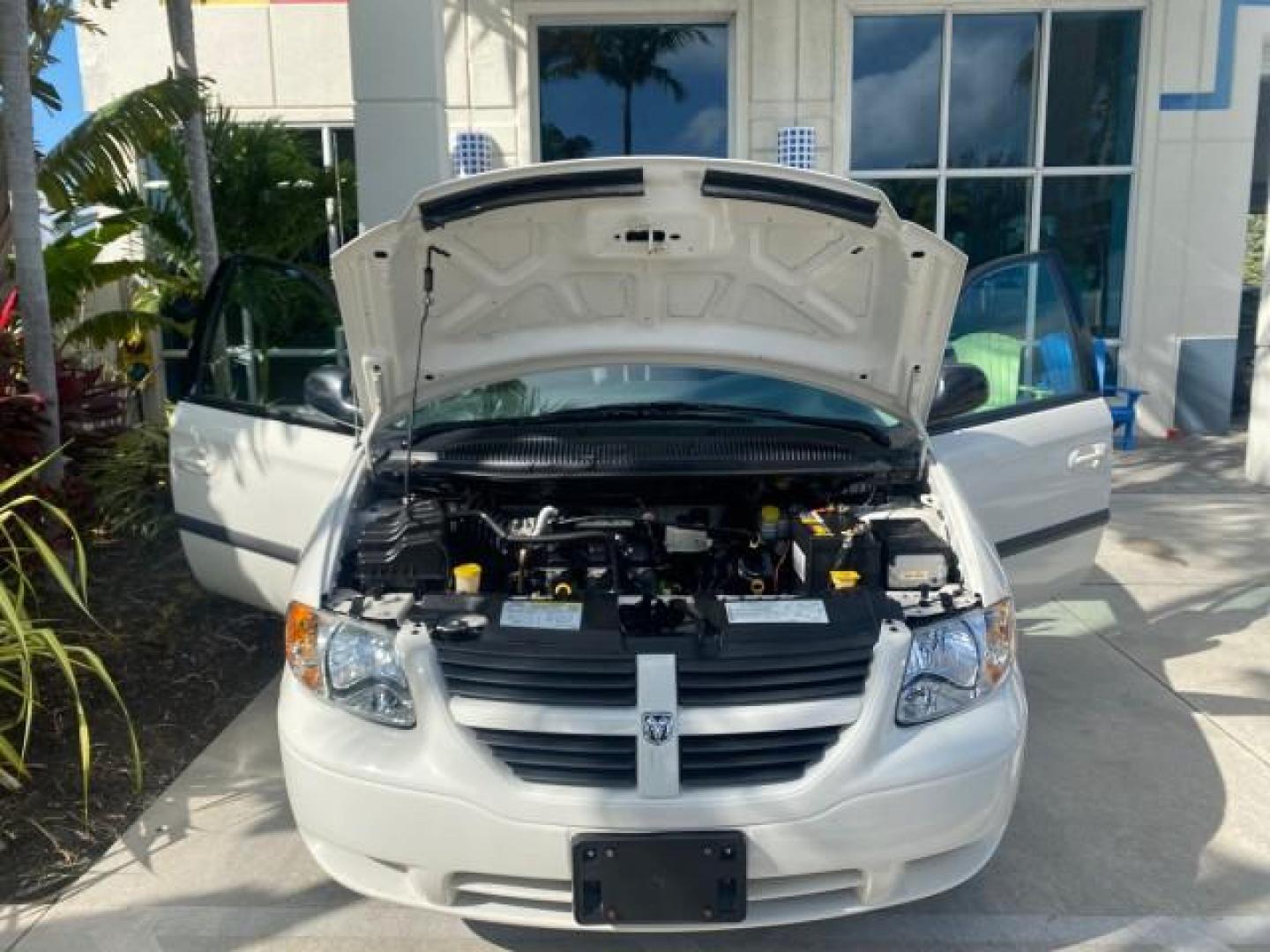 2006 Stone White /Medium Slate Gray Dodge Caravan SXT LOW MILES 28,367 1 OWNER HANDICAP LIFT (1D4GP45R96B) with an 3.3L OHV V6 Engine engine, Automatic transmission, located at 4701 North Dixie Hwy, Pompano Beach, FL, 33064, (954) 422-2889, 26.240938, -80.123474 - OUR WEBPAGE FLORIDACARS1.COM HAS OVER 100 PHOTOS AND FREE CARFAX LINK 2006 DODGE CARAVAN SXT 1 OWNER FREEDOM HANDICAP LIFT/SCOOTER VIN: 1D4GP45R96B730062 1 D 4 G P 4 5 R 9 6 B 7 3 0 0 6 2 VAN 3.3L V6 F OHV GASOLINE 26 MPG FRONT WHEEL DRIVE Features Air Conditioning Alloy Wheels AM/FM Stereo Automati- Photo#17