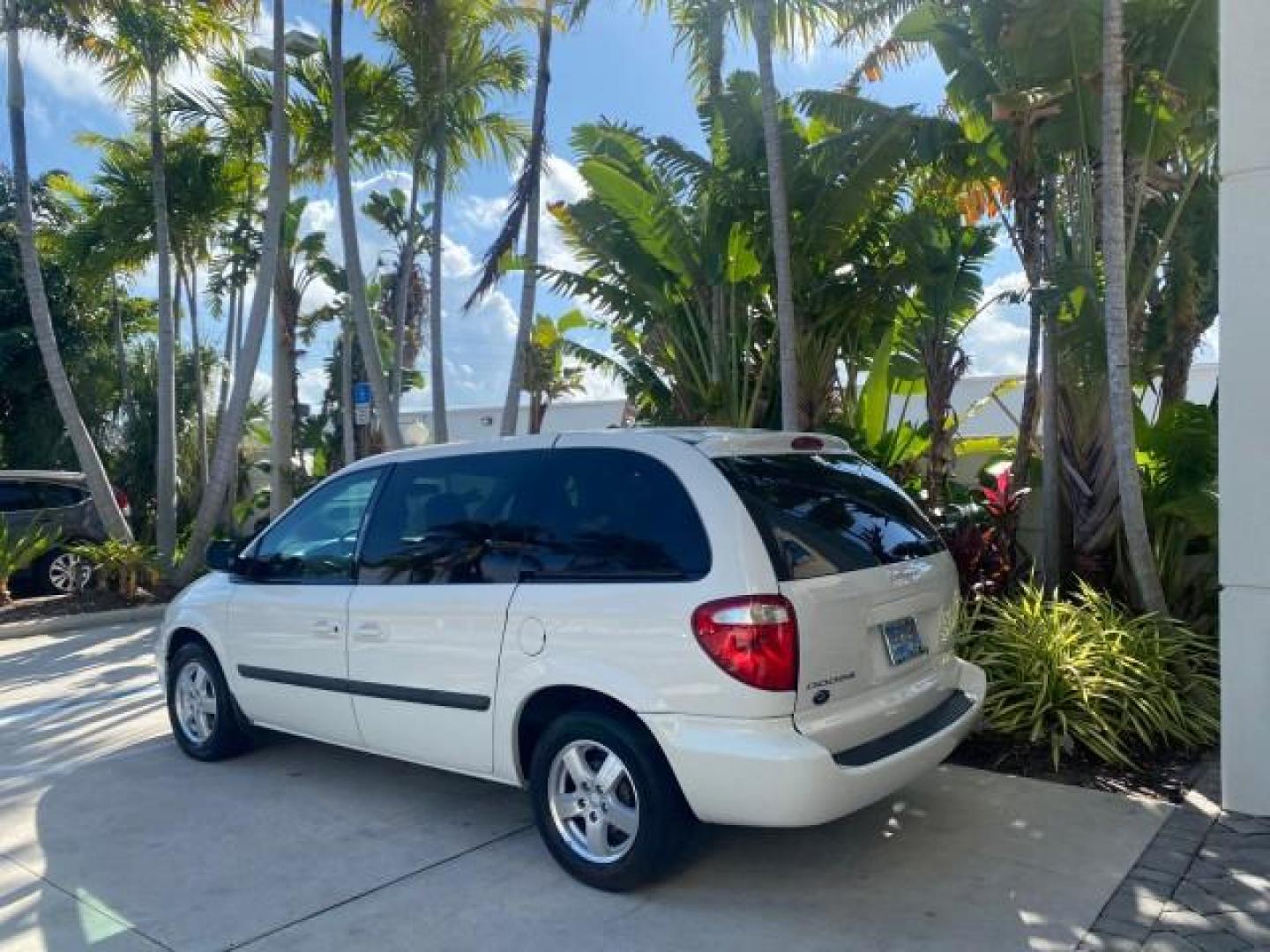 2006 Stone White /Medium Slate Gray Dodge Caravan SXT LOW MILES 28,367 1 OWNER HANDICAP LIFT (1D4GP45R96B) with an 3.3L OHV V6 Engine engine, Automatic transmission, located at 4701 North Dixie Hwy, Pompano Beach, FL, 33064, (954) 422-2889, 26.240938, -80.123474 - OUR WEBPAGE FLORIDACARS1.COM HAS OVER 100 PHOTOS AND FREE CARFAX LINK 2006 DODGE CARAVAN SXT 1 OWNER FREEDOM HANDICAP LIFT/SCOOTER VIN: 1D4GP45R96B730062 1 D 4 G P 4 5 R 9 6 B 7 3 0 0 6 2 VAN 3.3L V6 F OHV GASOLINE 26 MPG FRONT WHEEL DRIVE Features Air Conditioning Alloy Wheels AM/FM Stereo Automati- Photo#32
