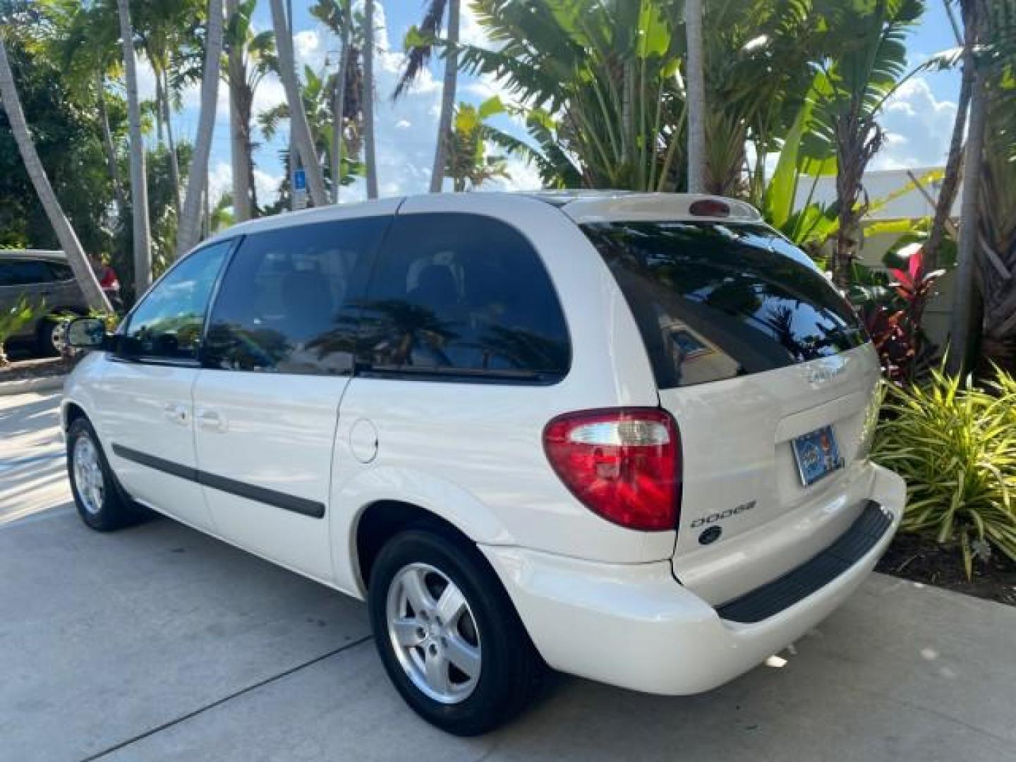 2006 Stone White /Medium Slate Gray Dodge Caravan SXT LOW MILES 28,367 1 OWNER HANDICAP LIFT (1D4GP45R96B) with an 3.3L OHV V6 Engine engine, Automatic transmission, located at 4701 North Dixie Hwy, Pompano Beach, FL, 33064, (954) 422-2889, 26.240938, -80.123474 - OUR WEBPAGE FLORIDACARS1.COM HAS OVER 100 PHOTOS AND FREE CARFAX LINK 2006 DODGE CARAVAN SXT 1 OWNER FREEDOM HANDICAP LIFT/SCOOTER VIN: 1D4GP45R96B730062 1 D 4 G P 4 5 R 9 6 B 7 3 0 0 6 2 VAN 3.3L V6 F OHV GASOLINE 26 MPG FRONT WHEEL DRIVE Features Air Conditioning Alloy Wheels AM/FM Stereo Automati- Photo#33