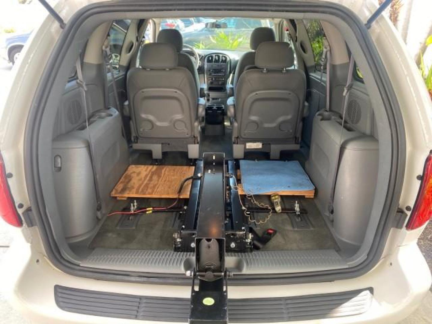 2006 Stone White /Medium Slate Gray Dodge Caravan SXT LOW MILES 28,367 1 OWNER HANDICAP LIFT (1D4GP45R96B) with an 3.3L OHV V6 Engine engine, Automatic transmission, located at 4701 North Dixie Hwy, Pompano Beach, FL, 33064, (954) 422-2889, 26.240938, -80.123474 - OUR WEBPAGE FLORIDACARS1.COM HAS OVER 100 PHOTOS AND FREE CARFAX LINK 2006 DODGE CARAVAN SXT 1 OWNER FREEDOM HANDICAP LIFT/SCOOTER VIN: 1D4GP45R96B730062 1 D 4 G P 4 5 R 9 6 B 7 3 0 0 6 2 VAN 3.3L V6 F OHV GASOLINE 26 MPG FRONT WHEEL DRIVE Features Air Conditioning Alloy Wheels AM/FM Stereo Automati- Photo#98