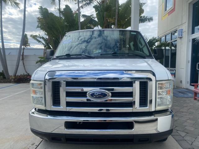 2008 Oxford White /Medium Flint Ford Econoline Wagon XLT 15 PASSENGERS E350 CLEAN (1FBSS31L78D) with an 5.4L EFI V8 Engine engine, Automatic transmission, located at 4701 North Dixie Hwy, Pompano Beach, FL, 33064, (954) 422-2889, 26.240938, -80.123474 - OUR WEBPAGE FLORIDACARS1.COM HAS OVER 100 PHOTOS AND FREE CARFAX LINK 2008 FORD E-SERIES E-350 SD XLT 15 PASSENGER VIN: 1FBSS31L78DA45023 1 F B S S 3 1 L 7 8 D A 4 5 0 2 3 VAN 5.4L V8 F SOHC 16V GASOLINE REAR WHEEL DRIVE Features ABS Brakes Air Conditioning AM/FM Stereo Automatic Transmission Barn D - Photo#2