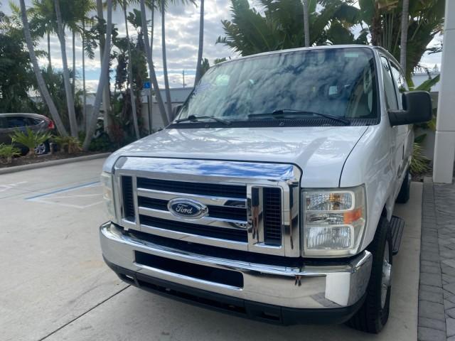2008 Oxford White /Medium Flint Ford Econoline Wagon XLT 15 PASSENGERS E350 CLEAN (1FBSS31L78D) with an 5.4L EFI V8 Engine engine, Automatic transmission, located at 4701 North Dixie Hwy, Pompano Beach, FL, 33064, (954) 422-2889, 26.240938, -80.123474 - OUR WEBPAGE FLORIDACARS1.COM HAS OVER 100 PHOTOS AND FREE CARFAX LINK 2008 FORD E-SERIES E-350 SD XLT 15 PASSENGER VIN: 1FBSS31L78DA45023 1 F B S S 3 1 L 7 8 D A 4 5 0 2 3 VAN 5.4L V8 F SOHC 16V GASOLINE REAR WHEEL DRIVE Features ABS Brakes Air Conditioning AM/FM Stereo Automatic Transmission Barn D - Photo#3