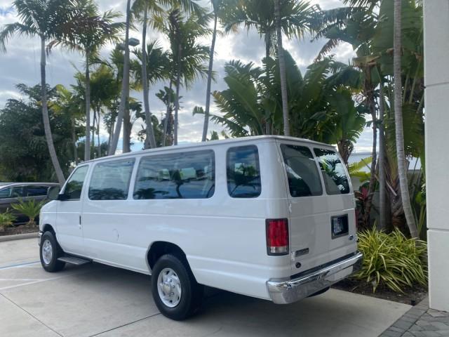2008 Oxford White /Medium Flint Ford Econoline Wagon XLT 15 PASSENGERS E350 CLEAN (1FBSS31L78D) with an 5.4L EFI V8 Engine engine, Automatic transmission, located at 4701 North Dixie Hwy, Pompano Beach, FL, 33064, (954) 422-2889, 26.240938, -80.123474 - OUR WEBPAGE FLORIDACARS1.COM HAS OVER 100 PHOTOS AND FREE CARFAX LINK 2008 FORD E-SERIES E-350 SD XLT 15 PASSENGER VIN: 1FBSS31L78DA45023 1 F B S S 3 1 L 7 8 D A 4 5 0 2 3 VAN 5.4L V8 F SOHC 16V GASOLINE REAR WHEEL DRIVE Features ABS Brakes Air Conditioning AM/FM Stereo Automatic Transmission Barn D - Photo#5