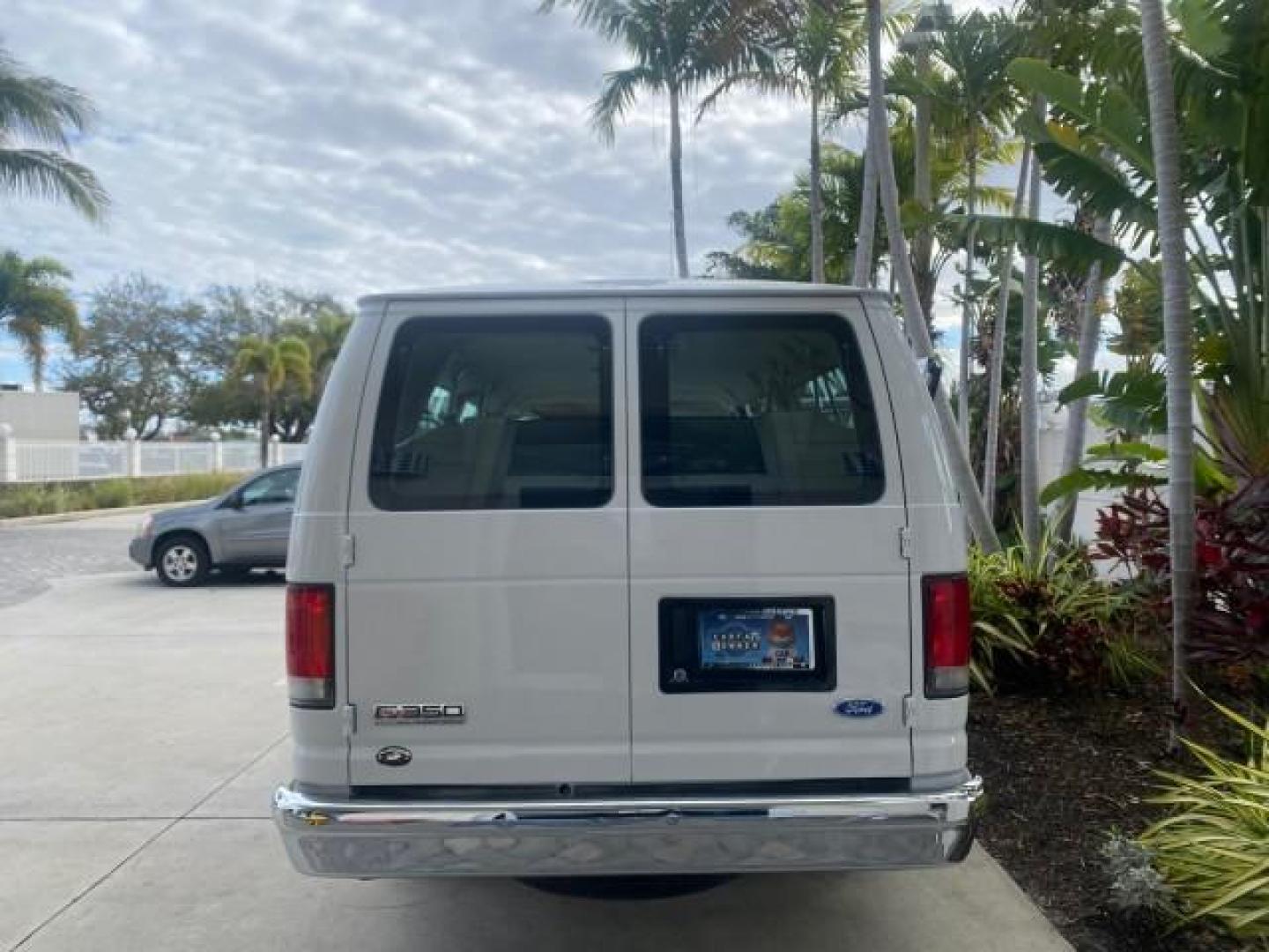 2008 Oxford White /Medium Flint Ford Econoline Wagon XLT 15 PASSENGERS E350 CLEAN (1FBSS31L78D) with an 5.4L EFI V8 Engine engine, Automatic transmission, located at 4701 North Dixie Hwy, Pompano Beach, FL, 33064, (954) 422-2889, 26.240938, -80.123474 - OUR WEBPAGE FLORIDACARS1.COM HAS OVER 100 PHOTOS AND FREE CARFAX LINK 2008 FORD E-SERIES E-350 SD XLT 15 PASSENGER VIN: 1FBSS31L78DA45023 1 F B S S 3 1 L 7 8 D A 4 5 0 2 3 VAN 5.4L V8 F SOHC 16V GASOLINE REAR WHEEL DRIVE Features ABS Brakes Air Conditioning AM/FM Stereo Automatic Transmission Barn D- Photo#15