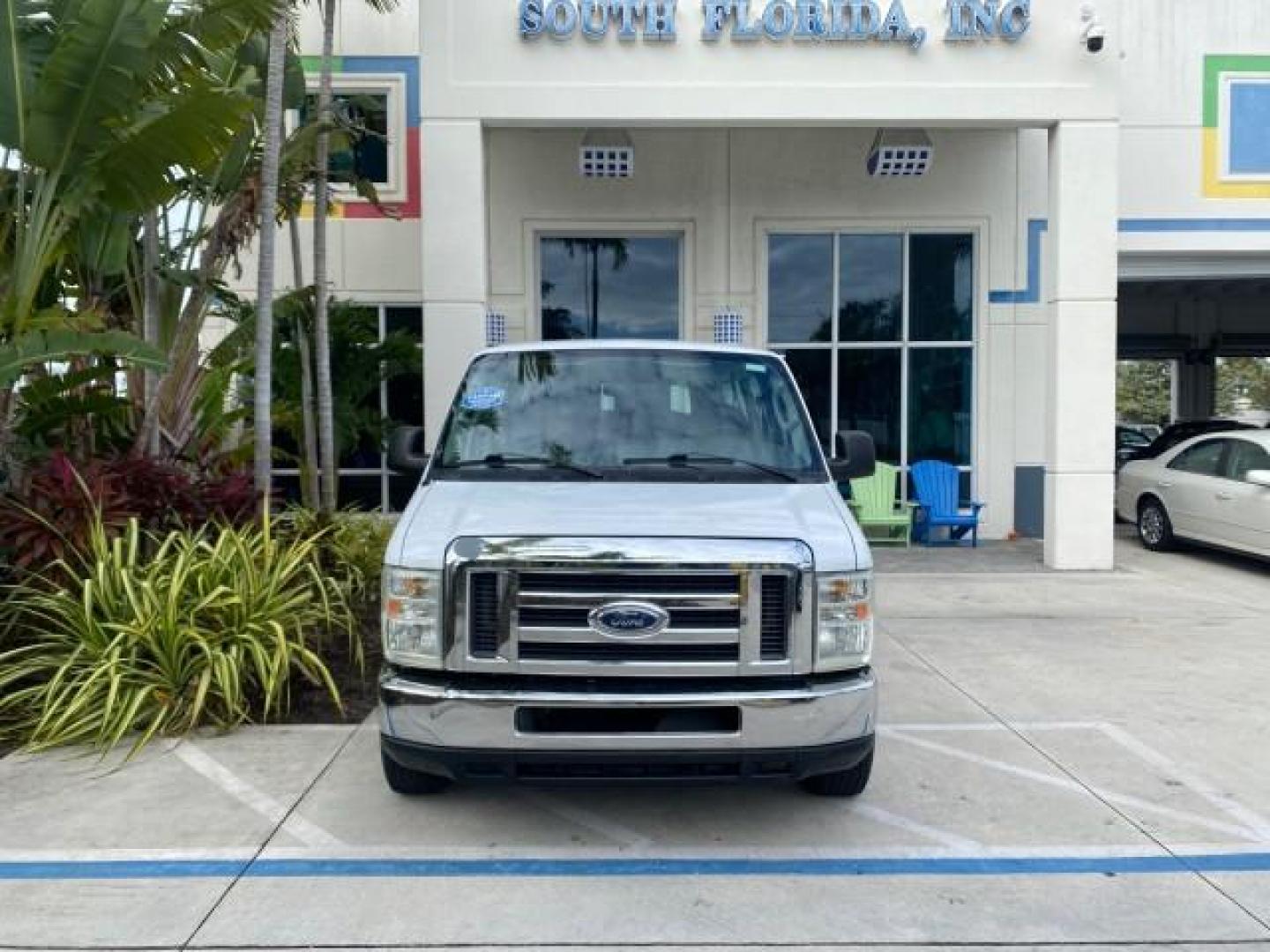 2008 Oxford White /Medium Flint Ford Econoline Wagon XLT 15 PASSENGERS E350 CLEAN (1FBSS31L78D) with an 5.4L EFI V8 Engine engine, Automatic transmission, located at 4701 North Dixie Hwy, Pompano Beach, FL, 33064, (954) 422-2889, 26.240938, -80.123474 - OUR WEBPAGE FLORIDACARS1.COM HAS OVER 100 PHOTOS AND FREE CARFAX LINK 2008 FORD E-SERIES E-350 SD XLT 15 PASSENGER VIN: 1FBSS31L78DA45023 1 F B S S 3 1 L 7 8 D A 4 5 0 2 3 VAN 5.4L V8 F SOHC 16V GASOLINE REAR WHEEL DRIVE Features ABS Brakes Air Conditioning AM/FM Stereo Automatic Transmission Barn D- Photo#26
