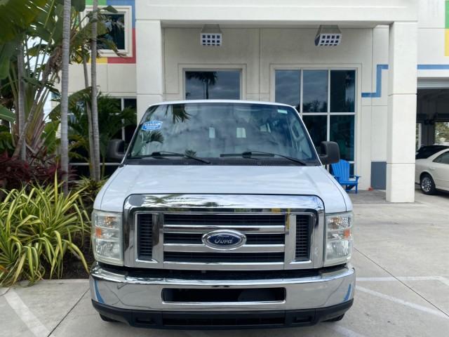 2008 Oxford White /Medium Flint Ford Econoline Wagon XLT 15 PASSENGERS E350 CLEAN (1FBSS31L78D) with an 5.4L EFI V8 Engine engine, Automatic transmission, located at 4701 North Dixie Hwy, Pompano Beach, FL, 33064, (954) 422-2889, 26.240938, -80.123474 - OUR WEBPAGE FLORIDACARS1.COM HAS OVER 100 PHOTOS AND FREE CARFAX LINK 2008 FORD E-SERIES E-350 SD XLT 15 PASSENGER VIN: 1FBSS31L78DA45023 1 F B S S 3 1 L 7 8 D A 4 5 0 2 3 VAN 5.4L V8 F SOHC 16V GASOLINE REAR WHEEL DRIVE Features ABS Brakes Air Conditioning AM/FM Stereo Automatic Transmission Barn D - Photo#27