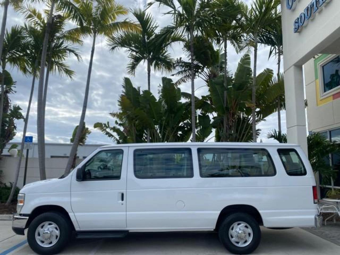 2008 Oxford White /Medium Flint Ford Econoline Wagon XLT 15 PASSENGERS E350 CLEAN (1FBSS31L78D) with an 5.4L EFI V8 Engine engine, Automatic transmission, located at 4701 North Dixie Hwy, Pompano Beach, FL, 33064, (954) 422-2889, 26.240938, -80.123474 - OUR WEBPAGE FLORIDACARS1.COM HAS OVER 100 PHOTOS AND FREE CARFAX LINK 2008 FORD E-SERIES E-350 SD XLT 15 PASSENGER VIN: 1FBSS31L78DA45023 1 F B S S 3 1 L 7 8 D A 4 5 0 2 3 VAN 5.4L V8 F SOHC 16V GASOLINE REAR WHEEL DRIVE Features ABS Brakes Air Conditioning AM/FM Stereo Automatic Transmission Barn D- Photo#31