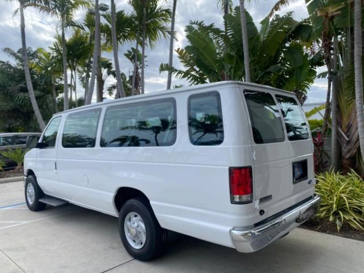 2008 Oxford White /Medium Flint Ford Econoline Wagon XLT 15 PASSENGERS E350 CLEAN (1FBSS31L78D) with an 5.4L EFI V8 Engine engine, Automatic transmission, located at 4701 North Dixie Hwy, Pompano Beach, FL, 33064, (954) 422-2889, 26.240938, -80.123474 - OUR WEBPAGE FLORIDACARS1.COM HAS OVER 100 PHOTOS AND FREE CARFAX LINK 2008 FORD E-SERIES E-350 SD XLT 15 PASSENGER VIN: 1FBSS31L78DA45023 1 F B S S 3 1 L 7 8 D A 4 5 0 2 3 VAN 5.4L V8 F SOHC 16V GASOLINE REAR WHEEL DRIVE Features ABS Brakes Air Conditioning AM/FM Stereo Automatic Transmission Barn D- Photo#33