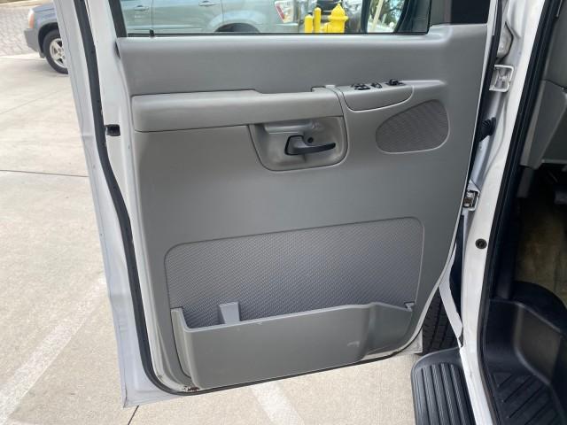 2008 Oxford White /Medium Flint Ford Econoline Wagon XLT 15 PASSENGERS E350 CLEAN (1FBSS31L78D) with an 5.4L EFI V8 Engine engine, Automatic transmission, located at 4701 North Dixie Hwy, Pompano Beach, FL, 33064, (954) 422-2889, 26.240938, -80.123474 - OUR WEBPAGE FLORIDACARS1.COM HAS OVER 100 PHOTOS AND FREE CARFAX LINK 2008 FORD E-SERIES E-350 SD XLT 15 PASSENGER VIN: 1FBSS31L78DA45023 1 F B S S 3 1 L 7 8 D A 4 5 0 2 3 VAN 5.4L V8 F SOHC 16V GASOLINE REAR WHEEL DRIVE Features ABS Brakes Air Conditioning AM/FM Stereo Automatic Transmission Barn D - Photo#44