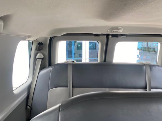 2008 Oxford White /Medium Flint Ford Econoline Wagon XLT 15 PASSENGERS E350 CLEAN (1FBSS31L78D) with an 5.4L EFI V8 Engine engine, Automatic transmission, located at 4701 North Dixie Hwy, Pompano Beach, FL, 33064, (954) 422-2889, 26.240938, -80.123474 - OUR WEBPAGE FLORIDACARS1.COM HAS OVER 100 PHOTOS AND FREE CARFAX LINK 2008 FORD E-SERIES E-350 SD XLT 15 PASSENGER VIN: 1FBSS31L78DA45023 1 F B S S 3 1 L 7 8 D A 4 5 0 2 3 VAN 5.4L V8 F SOHC 16V GASOLINE REAR WHEEL DRIVE Features ABS Brakes Air Conditioning AM/FM Stereo Automatic Transmission Barn D - Photo#87