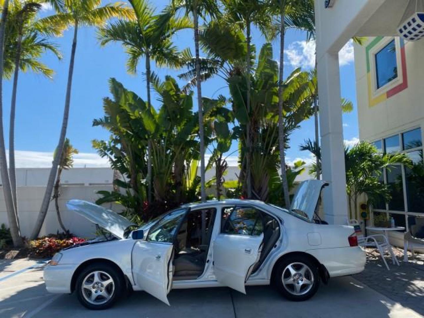 2003 White Diamond /Parchment Acura TL LOW MILES 54,758 1 OWNER FLORIDA (19UUA56673A) with an 3.2L SOHC PGM-FI 24-Valve V6 Engine engine, Automatic transmission, located at 4701 North Dixie Hwy, Pompano Beach, FL, 33064, (954) 422-2889, 26.240938, -80.123474 - OUR WEBPAGE FLORIDACARS1.COM HAS OVER 100 PHOTOS AND FREE CARFAX LINK 2003 ACURA TL 3.2 1 OWNER VIN: 19UUA56673A005753 1 9 U U A 5 6 6 7 3 A 0 0 5 7 5 3 SEDAN 4 DR 3.2L V6 F SOHC 24V GASOLINE 29 MPG FRONT WHEEL DRIVE Features ABS Brakes Air Conditioning Alloy Wheels AM/FM Stereo Automatic Transmissi - Photo#8