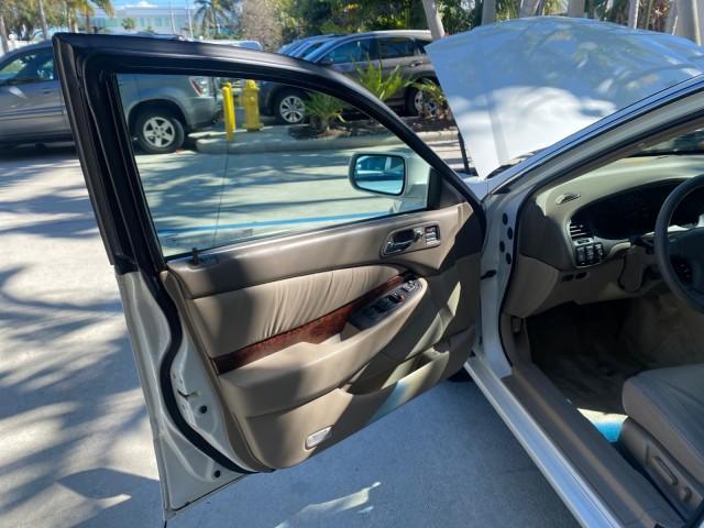 2003 White Diamond /Parchment Acura TL LOW MILES 54,758 1 OWNER FLORIDA (19UUA56673A) with an 3.2L SOHC PGM-FI 24-Valve V6 Engine engine, Automatic transmission, located at 4701 North Dixie Hwy, Pompano Beach, FL, 33064, (954) 422-2889, 26.240938, -80.123474 - OUR WEBPAGE FLORIDACARS1.COM HAS OVER 100 PHOTOS AND FREE CARFAX LINK 2003 ACURA TL 3.2 1 OWNER VIN: 19UUA56673A005753 1 9 U U A 5 6 6 7 3 A 0 0 5 7 5 3 SEDAN 4 DR 3.2L V6 F SOHC 24V GASOLINE 29 MPG FRONT WHEEL DRIVE Features ABS Brakes Air Conditioning Alloy Wheels AM/FM Stereo Automatic Transmissi - Photo#9
