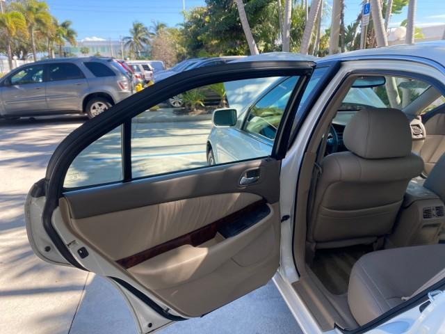 2003 White Diamond /Parchment Acura TL LOW MILES 54,758 1 OWNER FLORIDA (19UUA56673A) with an 3.2L SOHC PGM-FI 24-Valve V6 Engine engine, Automatic transmission, located at 4701 North Dixie Hwy, Pompano Beach, FL, 33064, (954) 422-2889, 26.240938, -80.123474 - OUR WEBPAGE FLORIDACARS1.COM HAS OVER 100 PHOTOS AND FREE CARFAX LINK 2003 ACURA TL 3.2 1 OWNER VIN: 19UUA56673A005753 1 9 U U A 5 6 6 7 3 A 0 0 5 7 5 3 SEDAN 4 DR 3.2L V6 F SOHC 24V GASOLINE 29 MPG FRONT WHEEL DRIVE Features ABS Brakes Air Conditioning Alloy Wheels AM/FM Stereo Automatic Transmissi - Photo#13