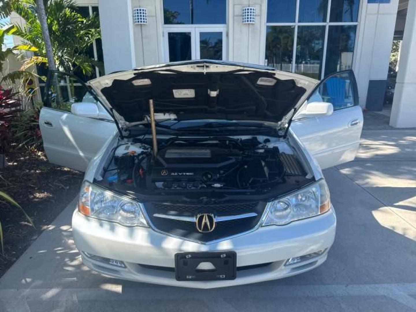 2003 White Diamond /Parchment Acura TL LOW MILES 54,758 1 OWNER FLORIDA (19UUA56673A) with an 3.2L SOHC PGM-FI 24-Valve V6 Engine engine, Automatic transmission, located at 4701 North Dixie Hwy, Pompano Beach, FL, 33064, (954) 422-2889, 26.240938, -80.123474 - OUR WEBPAGE FLORIDACARS1.COM HAS OVER 100 PHOTOS AND FREE CARFAX LINK 2003 ACURA TL 3.2 1 OWNER VIN: 19UUA56673A005753 1 9 U U A 5 6 6 7 3 A 0 0 5 7 5 3 SEDAN 4 DR 3.2L V6 F SOHC 24V GASOLINE 29 MPG FRONT WHEEL DRIVE Features ABS Brakes Air Conditioning Alloy Wheels AM/FM Stereo Automatic Transmissi - Photo#17