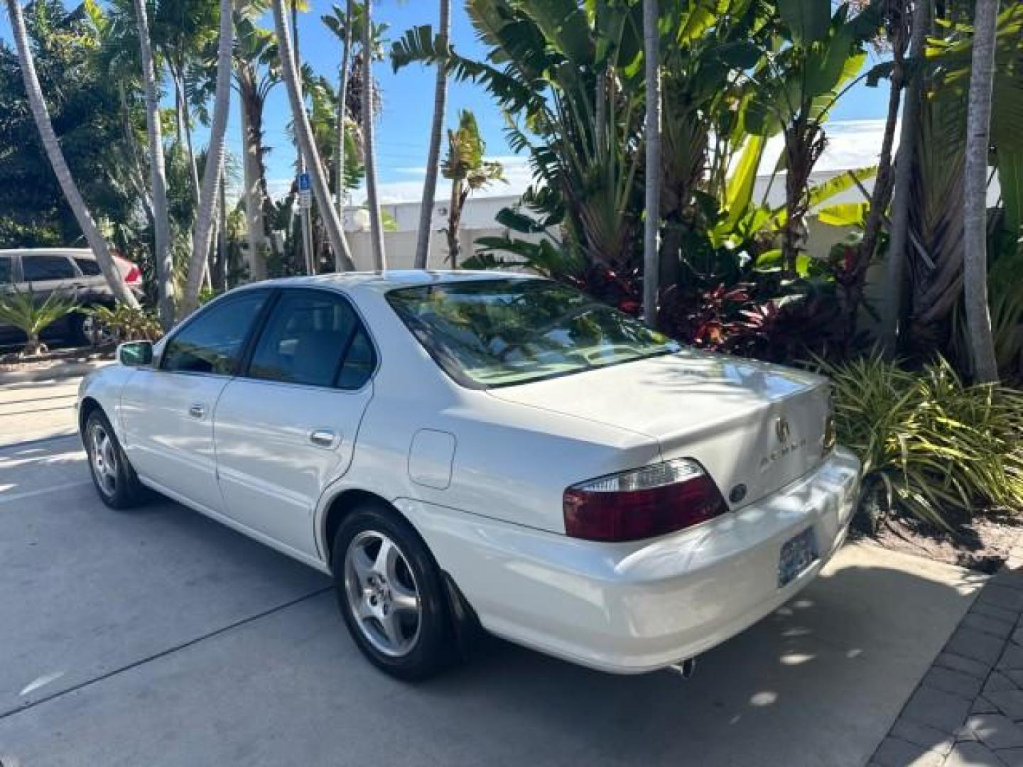 2003 White Diamond /Parchment Acura TL LOW MILES 54,758 1 OWNER FLORIDA (19UUA56673A) with an 3.2L SOHC PGM-FI 24-Valve V6 Engine engine, Automatic transmission, located at 4701 North Dixie Hwy, Pompano Beach, FL, 33064, (954) 422-2889, 26.240938, -80.123474 - OUR WEBPAGE FLORIDACARS1.COM HAS OVER 100 PHOTOS AND FREE CARFAX LINK 2003 ACURA TL 3.2 1 OWNER VIN: 19UUA56673A005753 1 9 U U A 5 6 6 7 3 A 0 0 5 7 5 3 SEDAN 4 DR 3.2L V6 F SOHC 24V GASOLINE 29 MPG FRONT WHEEL DRIVE Features ABS Brakes Air Conditioning Alloy Wheels AM/FM Stereo Automatic Transmissi - Photo#33