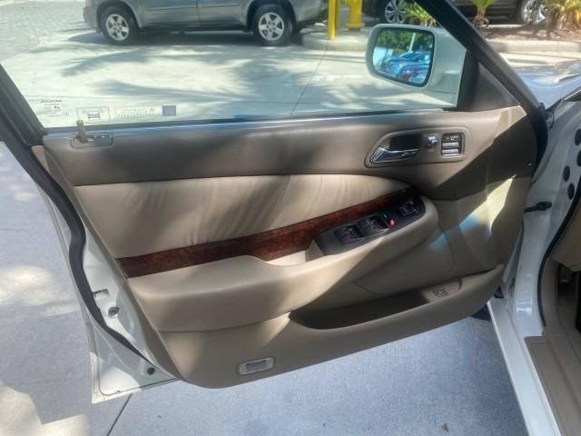 2003 White Diamond /Parchment Acura TL LOW MILES 54,758 1 OWNER FLORIDA (19UUA56673A) with an 3.2L SOHC PGM-FI 24-Valve V6 Engine engine, Automatic transmission, located at 4701 North Dixie Hwy, Pompano Beach, FL, 33064, (954) 422-2889, 26.240938, -80.123474 - OUR WEBPAGE FLORIDACARS1.COM HAS OVER 100 PHOTOS AND FREE CARFAX LINK 2003 ACURA TL 3.2 1 OWNER VIN: 19UUA56673A005753 1 9 U U A 5 6 6 7 3 A 0 0 5 7 5 3 SEDAN 4 DR 3.2L V6 F SOHC 24V GASOLINE 29 MPG FRONT WHEEL DRIVE Features ABS Brakes Air Conditioning Alloy Wheels AM/FM Stereo Automatic Transmissi - Photo#43