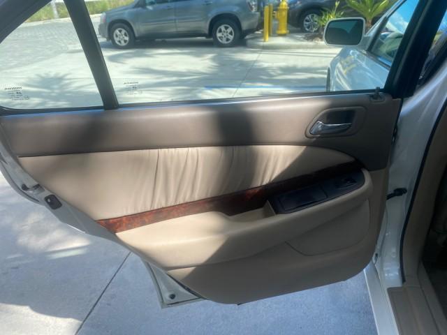 2003 White Diamond /Parchment Acura TL LOW MILES 54,758 1 OWNER FLORIDA (19UUA56673A) with an 3.2L SOHC PGM-FI 24-Valve V6 Engine engine, Automatic transmission, located at 4701 North Dixie Hwy, Pompano Beach, FL, 33064, (954) 422-2889, 26.240938, -80.123474 - OUR WEBPAGE FLORIDACARS1.COM HAS OVER 100 PHOTOS AND FREE CARFAX LINK 2003 ACURA TL 3.2 1 OWNER VIN: 19UUA56673A005753 1 9 U U A 5 6 6 7 3 A 0 0 5 7 5 3 SEDAN 4 DR 3.2L V6 F SOHC 24V GASOLINE 29 MPG FRONT WHEEL DRIVE Features ABS Brakes Air Conditioning Alloy Wheels AM/FM Stereo Automatic Transmissi - Photo#80