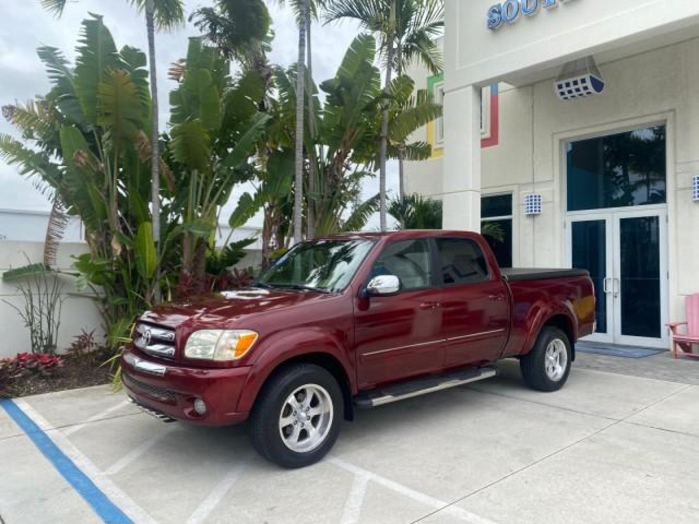 2006 Salsa Red Pearl /Taupe Toyota Tundra SR5 4 DR CREW LOW MILES 93,838 (5TBET34156S) with an 4.7L DOHC SEFI 32-Valve i-Force V8 Engine engine, Automatic transmission, located at 4701 North Dixie Hwy, Pompano Beach, FL, 33064, (954) 422-2889, 26.240938, -80.123474 - OUR WEBPAGE FLORIDACARS1.COM HAS OVER 100 PHOTOS AND FREE CARFAX LINK 2006 TOYOTA TUNDRA SR5 X-SP RACING APPERANCE PCKG - VERY HARD TO FIND IN LEATHER VIN: 5TBET34156S560824 5 T B E T 3 4 1 5 6 S 5 6 0 8 2 4 4 DOOR EXTENDED CAB PICKUP 4.7L V8 F DOHC 32V GASOLINE 19 MPG REAR WHEEL DRIVE Features 20 I - Photo#28