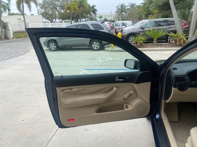 2002 Indigo Blue Pearl /Beige Volkswagen Golf GL LOW MILES 39,298 1 OWNER (9BWBB61J824) with an 2.0L SOHC SMPI I4 Engine engine, Automatic transmission, located at 4701 North Dixie Hwy, Pompano Beach, FL, 33064, (954) 422-2889, 26.240938, -80.123474 - OUR WEBPAGE FLORIDACARS1.COM HAS OVER 100 PHOTOS AND FREE CARFAX LINK 2002 VOLKSWAGEN GOLF GL 1 OWNER HATCHBACK VIN: 9BWBB61J824068531 9 B W B B 6 1 J 8 2 4 0 6 8 5 3 1 HATCHBACK 2 DR 2.0L I4 F SOHC 8V GASOLINE 31 MPG FRONT WHEEL DRIVE Features ABS Brakes Air Conditioning AM/FM Stereo Automatic Tran - Photo#9