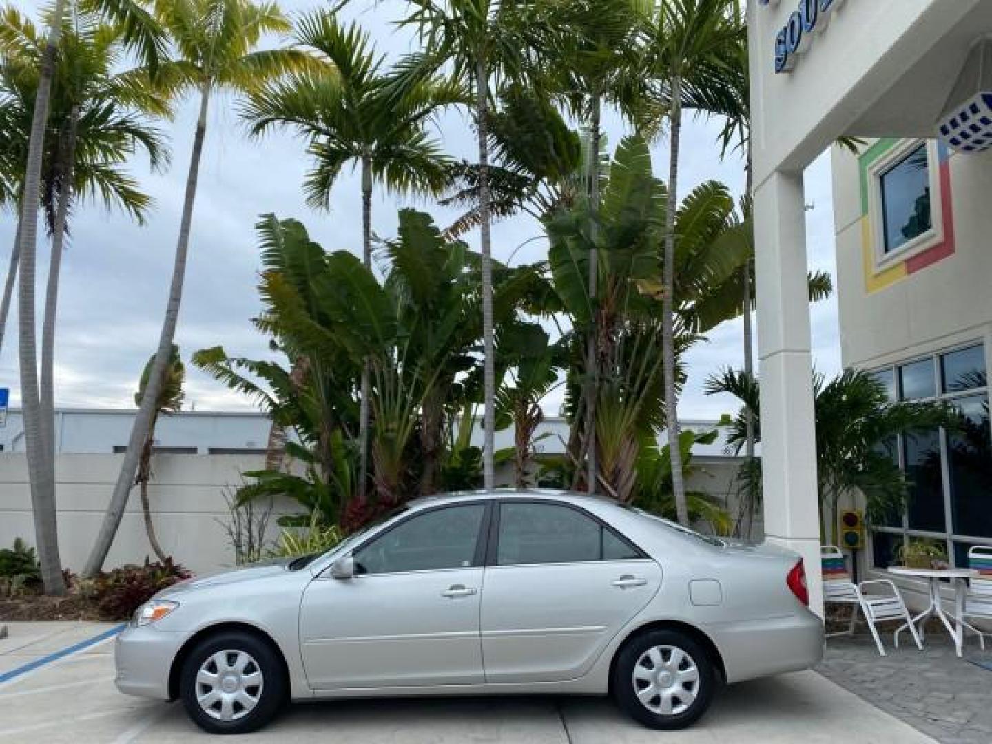 2002 Desert Sand Mica /Stone Toyota Camry LE 4CYL LOW MILES 43,045 1 OWNER (4T1BE32K72U) with an 2.4L Twin-Cam EFI 16-Valve 4-Cyl Engine engine, Automatic transmission, located at 4701 North Dixie Hwy, Pompano Beach, FL, 33064, (954) 422-2889, 26.240938, -80.123474 - OUR WEBPAGE FLORIDACARS1.COM HAS OVER 100 PHOTOS AND FREE CARFAX LINK 2002 TOYOTA CAMRY LE 1 OWNER NORTH CAROLINA RETIREE 40 SERVICES PAMPERED VIN: 4T1BE32K72U051836 4 T 1 B E 3 2 K 7 2 U 0 5 1 8 3 6 SEDAN 4 DR 2.4L I4 F DOHC 16V GASOLINE 32 MPG GREAT COMMUTER CAR VERY DEPENDABLE FRONT WHEEL DRIVE F - Photo#4