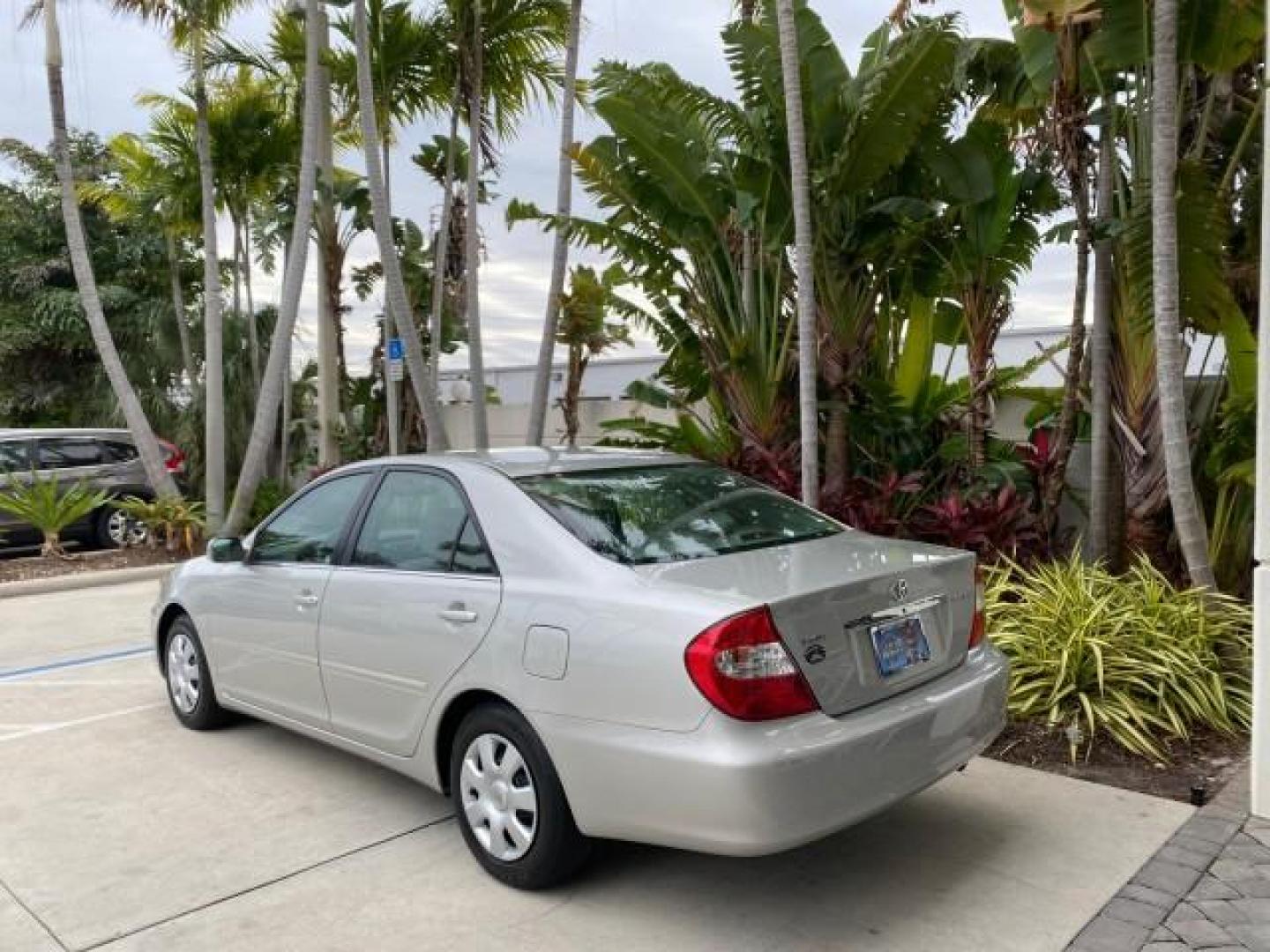 2002 Desert Sand Mica /Stone Toyota Camry LE 4CYL LOW MILES 43,045 1 OWNER (4T1BE32K72U) with an 2.4L Twin-Cam EFI 16-Valve 4-Cyl Engine engine, Automatic transmission, located at 4701 North Dixie Hwy, Pompano Beach, FL, 33064, (954) 422-2889, 26.240938, -80.123474 - OUR WEBPAGE FLORIDACARS1.COM HAS OVER 100 PHOTOS AND FREE CARFAX LINK 2002 TOYOTA CAMRY LE 1 OWNER NORTH CAROLINA RETIREE 40 SERVICES PAMPERED VIN: 4T1BE32K72U051836 4 T 1 B E 3 2 K 7 2 U 0 5 1 8 3 6 SEDAN 4 DR 2.4L I4 F DOHC 16V GASOLINE 32 MPG GREAT COMMUTER CAR VERY DEPENDABLE FRONT WHEEL DRIVE F - Photo#5