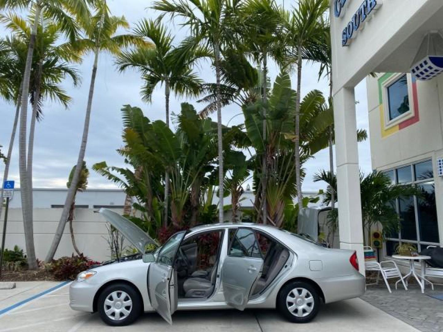 2002 Desert Sand Mica /Stone Toyota Camry LE 4CYL LOW MILES 43,045 1 OWNER (4T1BE32K72U) with an 2.4L Twin-Cam EFI 16-Valve 4-Cyl Engine engine, Automatic transmission, located at 4701 North Dixie Hwy, Pompano Beach, FL, 33064, (954) 422-2889, 26.240938, -80.123474 - OUR WEBPAGE FLORIDACARS1.COM HAS OVER 100 PHOTOS AND FREE CARFAX LINK 2002 TOYOTA CAMRY LE 1 OWNER NORTH CAROLINA RETIREE 40 SERVICES PAMPERED VIN: 4T1BE32K72U051836 4 T 1 B E 3 2 K 7 2 U 0 5 1 8 3 6 SEDAN 4 DR 2.4L I4 F DOHC 16V GASOLINE 32 MPG GREAT COMMUTER CAR VERY DEPENDABLE FRONT WHEEL DRIVE F - Photo#8