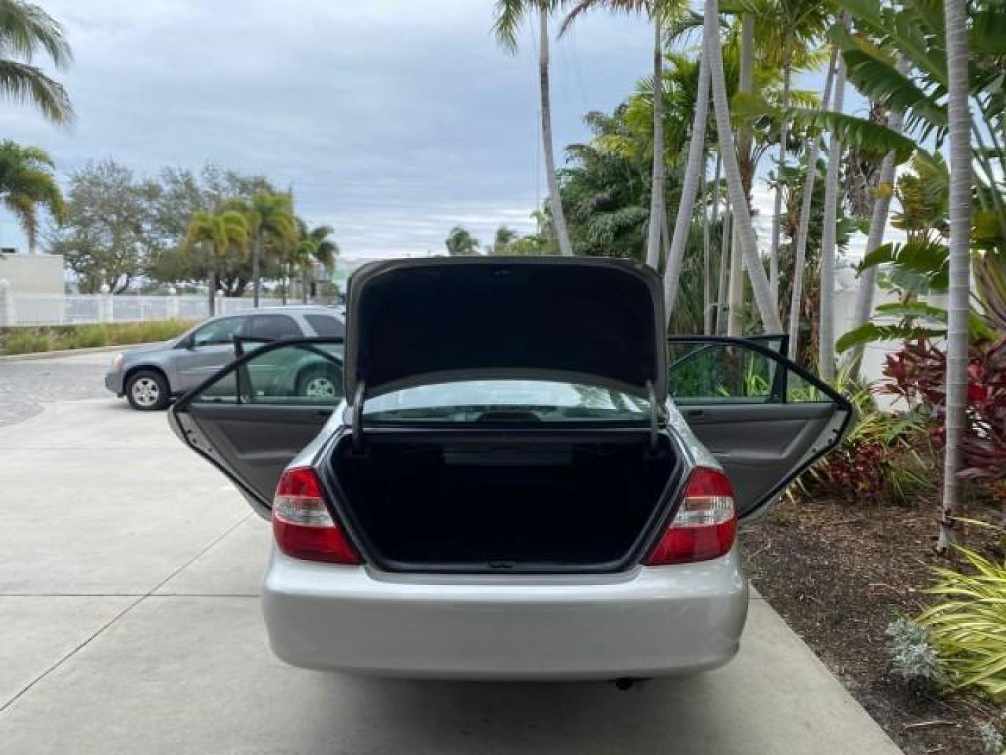 2002 Desert Sand Mica /Stone Toyota Camry LE 4CYL LOW MILES 43,045 1 OWNER (4T1BE32K72U) with an 2.4L Twin-Cam EFI 16-Valve 4-Cyl Engine engine, Automatic transmission, located at 4701 North Dixie Hwy, Pompano Beach, FL, 33064, (954) 422-2889, 26.240938, -80.123474 - OUR WEBPAGE FLORIDACARS1.COM HAS OVER 100 PHOTOS AND FREE CARFAX LINK 2002 TOYOTA CAMRY LE 1 OWNER NORTH CAROLINA RETIREE 40 SERVICES PAMPERED VIN: 4T1BE32K72U051836 4 T 1 B E 3 2 K 7 2 U 0 5 1 8 3 6 SEDAN 4 DR 2.4L I4 F DOHC 16V GASOLINE 32 MPG GREAT COMMUTER CAR VERY DEPENDABLE FRONT WHEEL DRIVE F - Photo#15