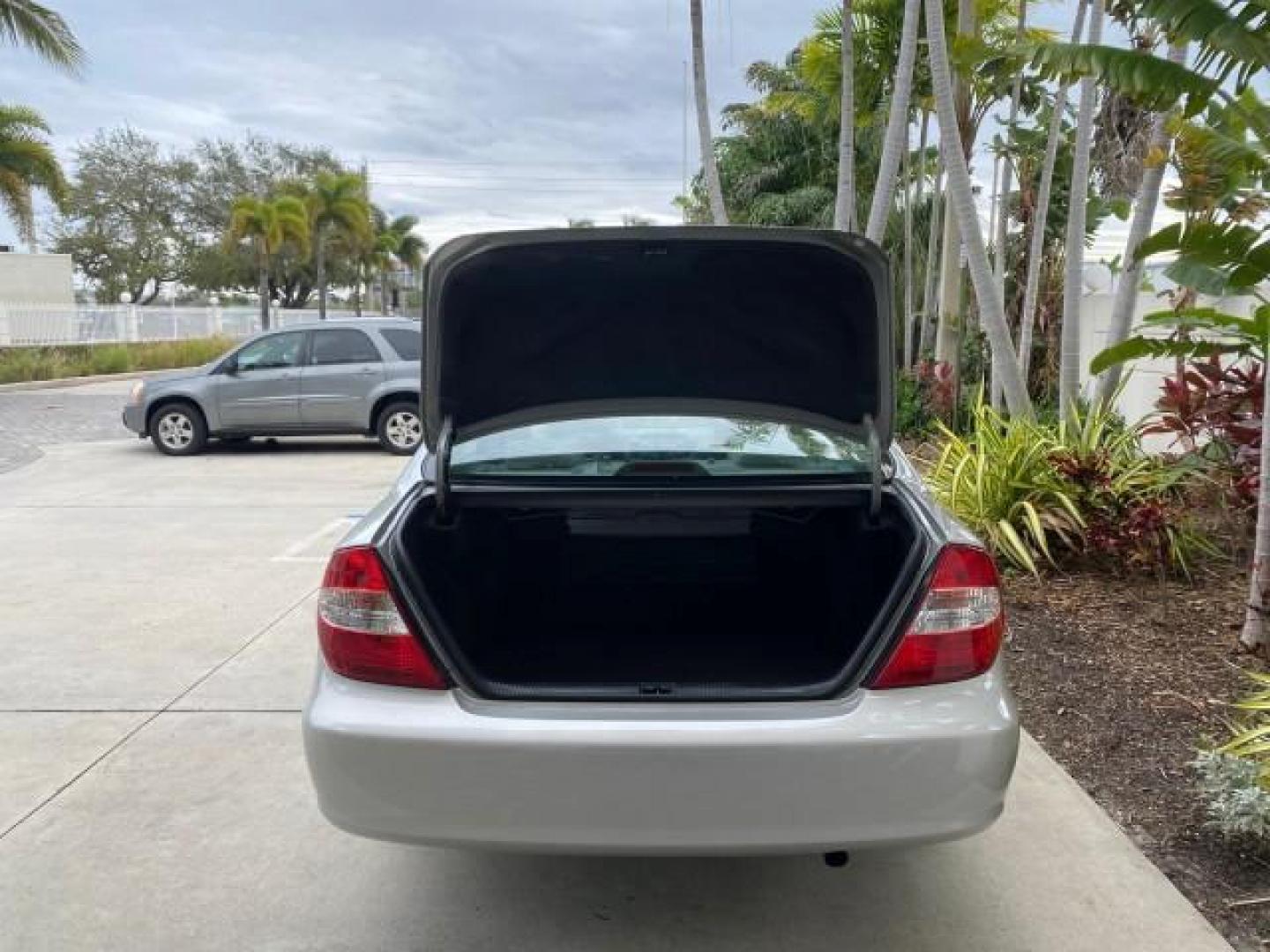 2002 Desert Sand Mica /Stone Toyota Camry LE 4CYL LOW MILES 43,045 1 OWNER (4T1BE32K72U) with an 2.4L Twin-Cam EFI 16-Valve 4-Cyl Engine engine, Automatic transmission, located at 4701 North Dixie Hwy, Pompano Beach, FL, 33064, (954) 422-2889, 26.240938, -80.123474 - OUR WEBPAGE FLORIDACARS1.COM HAS OVER 100 PHOTOS AND FREE CARFAX LINK 2002 TOYOTA CAMRY LE 1 OWNER NORTH CAROLINA RETIREE 40 SERVICES PAMPERED VIN: 4T1BE32K72U051836 4 T 1 B E 3 2 K 7 2 U 0 5 1 8 3 6 SEDAN 4 DR 2.4L I4 F DOHC 16V GASOLINE 32 MPG GREAT COMMUTER CAR VERY DEPENDABLE FRONT WHEEL DRIVE F - Photo#88