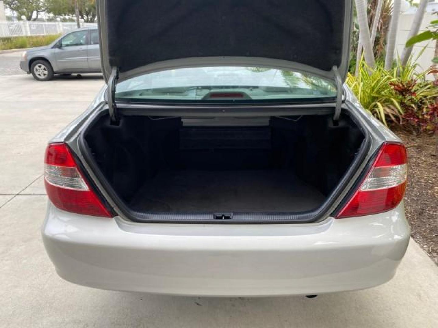 2002 Desert Sand Mica /Stone Toyota Camry LE 4CYL LOW MILES 43,045 1 OWNER (4T1BE32K72U) with an 2.4L Twin-Cam EFI 16-Valve 4-Cyl Engine engine, Automatic transmission, located at 4701 North Dixie Hwy, Pompano Beach, FL, 33064, (954) 422-2889, 26.240938, -80.123474 - OUR WEBPAGE FLORIDACARS1.COM HAS OVER 100 PHOTOS AND FREE CARFAX LINK 2002 TOYOTA CAMRY LE 1 OWNER NORTH CAROLINA RETIREE 40 SERVICES PAMPERED VIN: 4T1BE32K72U051836 4 T 1 B E 3 2 K 7 2 U 0 5 1 8 3 6 SEDAN 4 DR 2.4L I4 F DOHC 16V GASOLINE 32 MPG GREAT COMMUTER CAR VERY DEPENDABLE FRONT WHEEL DRIVE F - Photo#89