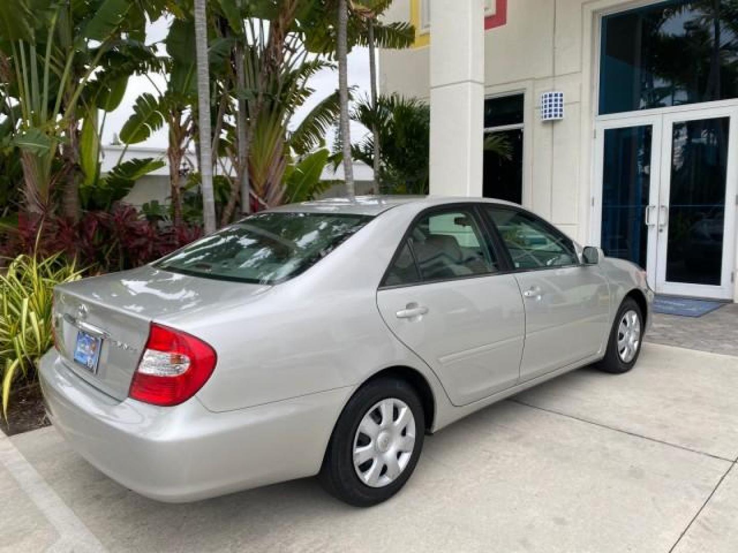 2002 Desert Sand Mica /Stone Toyota Camry LE 4CYL LOW MILES 43,045 1 OWNER (4T1BE32K72U) with an 2.4L Twin-Cam EFI 16-Valve 4-Cyl Engine engine, Automatic transmission, located at 4701 North Dixie Hwy, Pompano Beach, FL, 33064, (954) 422-2889, 26.240938, -80.123474 - OUR WEBPAGE FLORIDACARS1.COM HAS OVER 100 PHOTOS AND FREE CARFAX LINK 2002 TOYOTA CAMRY LE 1 OWNER NORTH CAROLINA RETIREE 40 SERVICES PAMPERED VIN: 4T1BE32K72U051836 4 T 1 B E 3 2 K 7 2 U 0 5 1 8 3 6 SEDAN 4 DR 2.4L I4 F DOHC 16V GASOLINE 32 MPG GREAT COMMUTER CAR VERY DEPENDABLE FRONT WHEEL DRIVE F - Photo#95