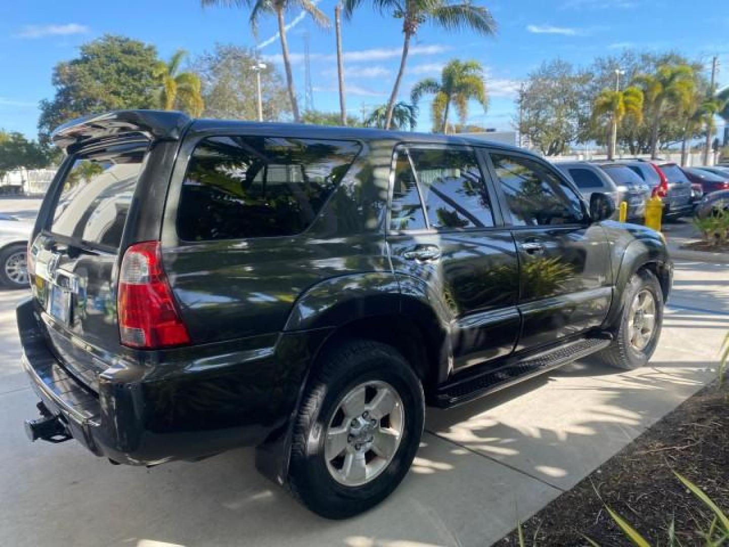 2007 Galactic Gray Mica /Dark Charcoal Toyota 4Runner SR5 Sport LIMITED LEATHER (JTEZU14R278) with an 4.0L DOHC SMPI 24-Valve VVT-i V6 Engine engine, Automatic transmission, located at 4701 North Dixie Hwy, Pompano Beach, FL, 33064, (954) 422-2889, 26.240938, -80.123474 - OUR WEBPAGE FLORIDACARS1.COM HAS OVER 100 PHOTOS AND FREE CARFAX LINK 2007 TOYOTA 4RUNNER SR5 SPORT LIMITED LEATHER LOADED REAR WHEEL DRIVE WITH TOW PACKAGE VIN: JTEZU14R278075056 J T E Z U 1 4 R 2 7 8 0 7 5 0 5 6 4 DOOR WAGON/SPORT UTILITY 4.0L V6 F DOHC 24V GASOLINE 22 MPG REAR WHEEL DRIVE Feature- Photo#7