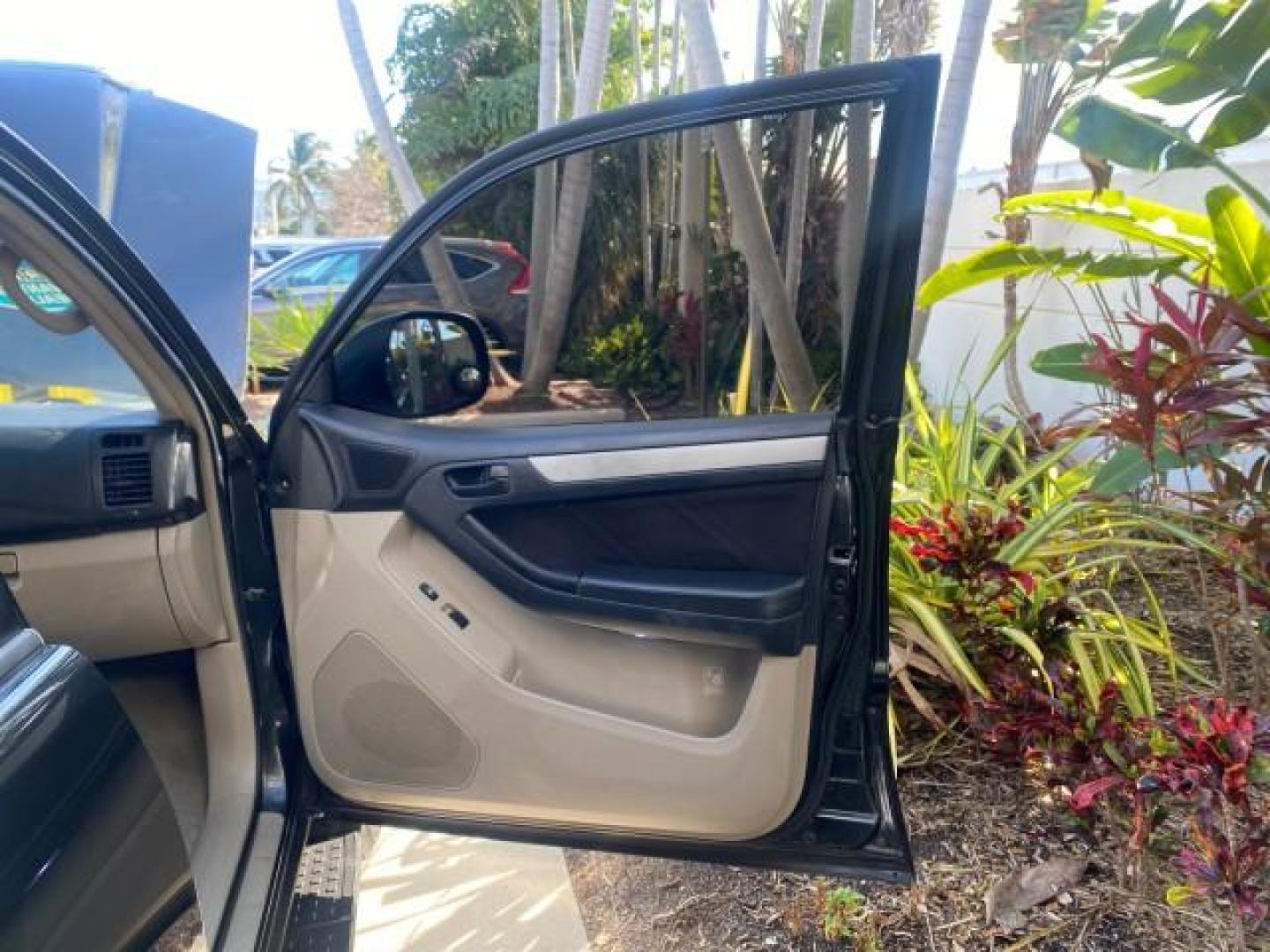 2007 Galactic Gray Mica /Dark Charcoal Toyota 4Runner SR5 Sport LIMITED LEATHER (JTEZU14R278) with an 4.0L DOHC SMPI 24-Valve VVT-i V6 Engine engine, Automatic transmission, located at 4701 North Dixie Hwy, Pompano Beach, FL, 33064, (954) 422-2889, 26.240938, -80.123474 - OUR WEBPAGE FLORIDACARS1.COM HAS OVER 100 PHOTOS AND FREE CARFAX LINK 2007 TOYOTA 4RUNNER SR5 SPORT LIMITED LEATHER LOADED REAR WHEEL DRIVE WITH TOW PACKAGE VIN: JTEZU14R278075056 J T E Z U 1 4 R 2 7 8 0 7 5 0 5 6 4 DOOR WAGON/SPORT UTILITY 4.0L V6 F DOHC 24V GASOLINE 22 MPG REAR WHEEL DRIVE Feature- Photo#11