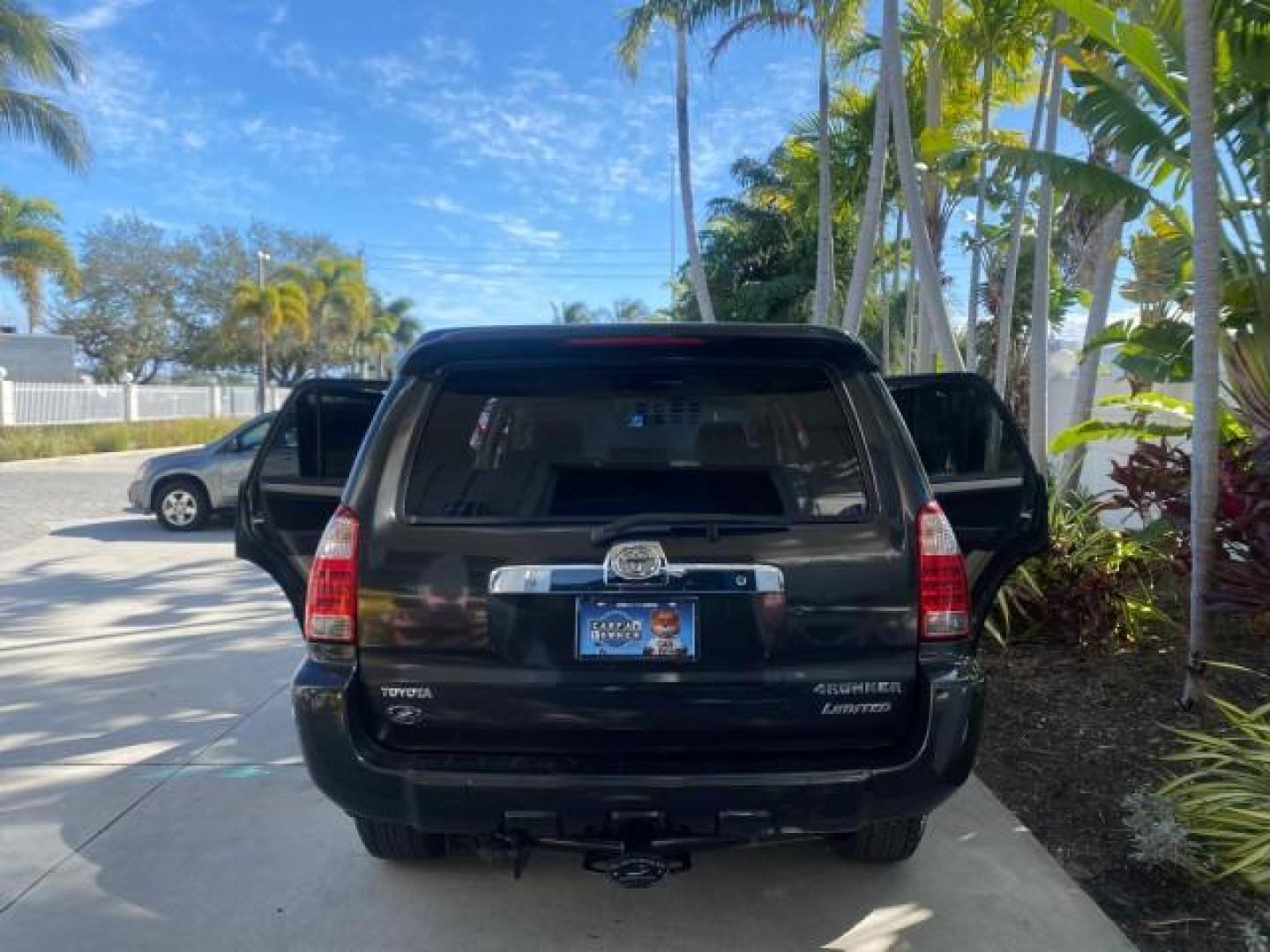 2007 Galactic Gray Mica /Dark Charcoal Toyota 4Runner SR5 Sport LIMITED LEATHER (JTEZU14R278) with an 4.0L DOHC SMPI 24-Valve VVT-i V6 Engine engine, Automatic transmission, located at 4701 North Dixie Hwy, Pompano Beach, FL, 33064, (954) 422-2889, 26.240938, -80.123474 - OUR WEBPAGE FLORIDACARS1.COM HAS OVER 100 PHOTOS AND FREE CARFAX LINK 2007 TOYOTA 4RUNNER SR5 SPORT LIMITED LEATHER LOADED REAR WHEEL DRIVE WITH TOW PACKAGE VIN: JTEZU14R278075056 J T E Z U 1 4 R 2 7 8 0 7 5 0 5 6 4 DOOR WAGON/SPORT UTILITY 4.0L V6 F DOHC 24V GASOLINE 22 MPG REAR WHEEL DRIVE Feature- Photo#15