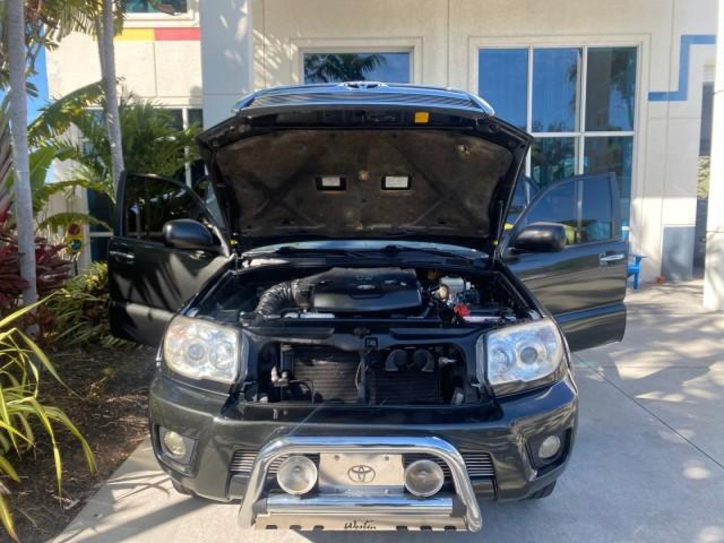2007 Galactic Gray Mica /Dark Charcoal Toyota 4Runner SR5 Sport LIMITED LEATHER (JTEZU14R278) with an 4.0L DOHC SMPI 24-Valve VVT-i V6 Engine engine, Automatic transmission, located at 4701 North Dixie Hwy, Pompano Beach, FL, 33064, (954) 422-2889, 26.240938, -80.123474 - OUR WEBPAGE FLORIDACARS1.COM HAS OVER 100 PHOTOS AND FREE CARFAX LINK 2007 TOYOTA 4RUNNER SR5 SPORT LIMITED LEATHER LOADED REAR WHEEL DRIVE WITH TOW PACKAGE VIN: JTEZU14R278075056 J T E Z U 1 4 R 2 7 8 0 7 5 0 5 6 4 DOOR WAGON/SPORT UTILITY 4.0L V6 F DOHC 24V GASOLINE 22 MPG REAR WHEEL DRIVE Feature- Photo#17