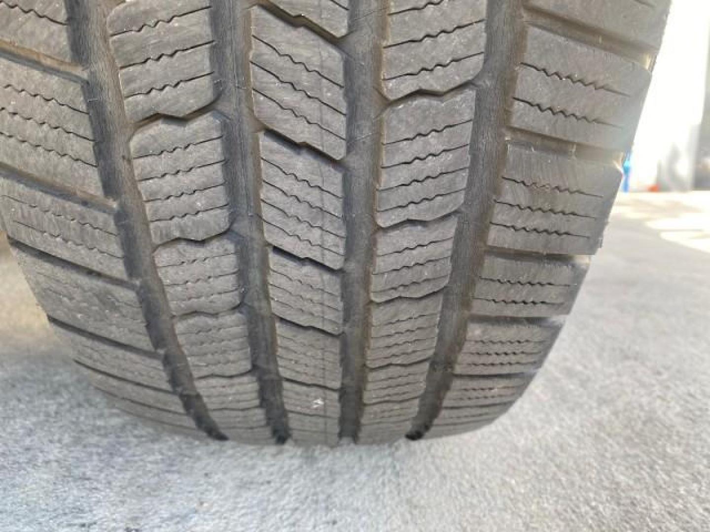 2007 Galactic Gray Mica /Dark Charcoal Toyota 4Runner SR5 Sport LIMITED LEATHER (JTEZU14R278) with an 4.0L DOHC SMPI 24-Valve VVT-i V6 Engine engine, Automatic transmission, located at 4701 North Dixie Hwy, Pompano Beach, FL, 33064, (954) 422-2889, 26.240938, -80.123474 - OUR WEBPAGE FLORIDACARS1.COM HAS OVER 100 PHOTOS AND FREE CARFAX LINK 2007 TOYOTA 4RUNNER SR5 SPORT LIMITED LEATHER LOADED REAR WHEEL DRIVE WITH TOW PACKAGE VIN: JTEZU14R278075056 J T E Z U 1 4 R 2 7 8 0 7 5 0 5 6 4 DOOR WAGON/SPORT UTILITY 4.0L V6 F DOHC 24V GASOLINE 22 MPG REAR WHEEL DRIVE Feature- Photo#20