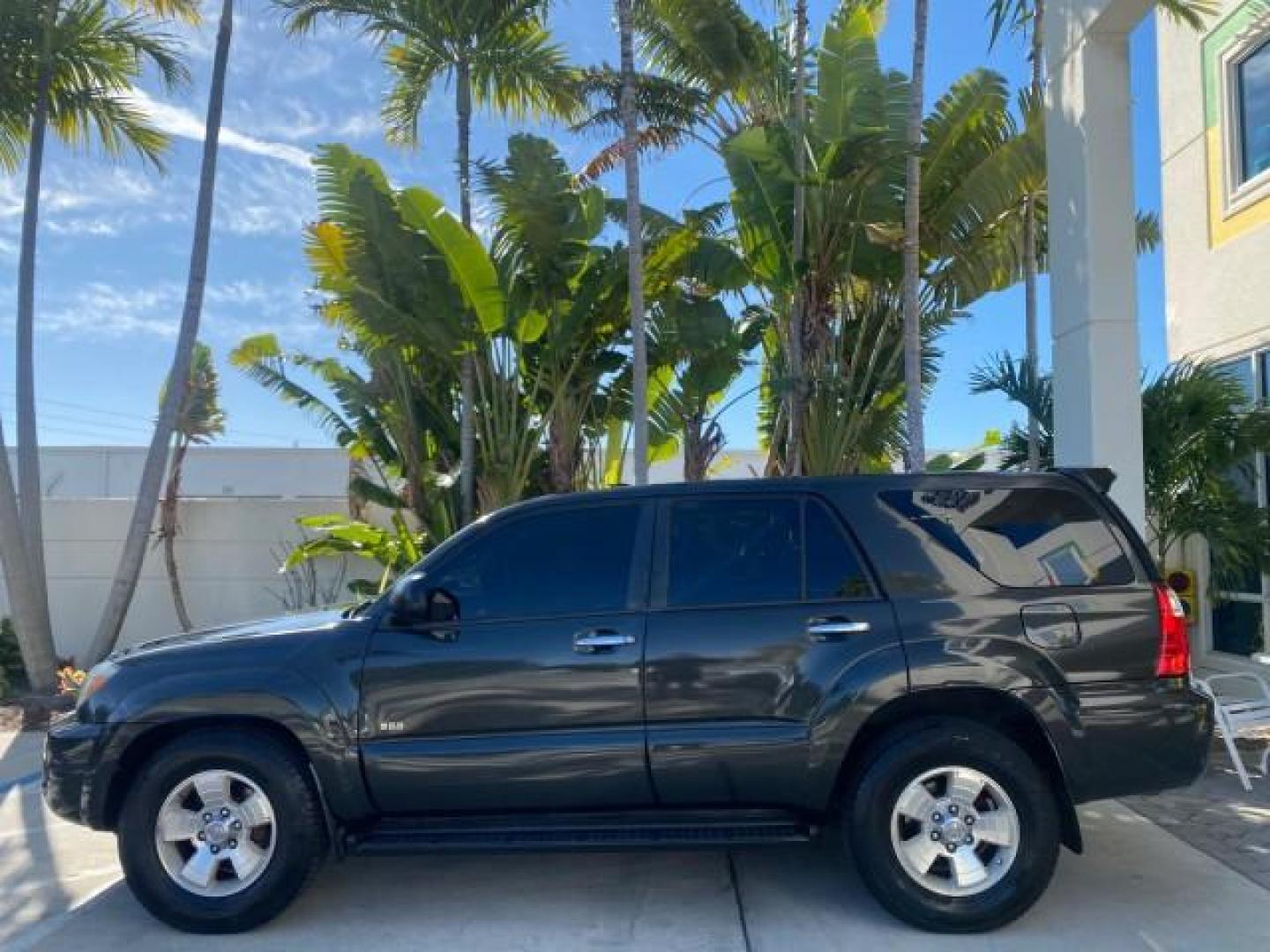2007 Galactic Gray Mica /Dark Charcoal Toyota 4Runner SR5 Sport LIMITED LEATHER (JTEZU14R278) with an 4.0L DOHC SMPI 24-Valve VVT-i V6 Engine engine, Automatic transmission, located at 4701 North Dixie Hwy, Pompano Beach, FL, 33064, (954) 422-2889, 26.240938, -80.123474 - OUR WEBPAGE FLORIDACARS1.COM HAS OVER 100 PHOTOS AND FREE CARFAX LINK 2007 TOYOTA 4RUNNER SR5 SPORT LIMITED LEATHER LOADED REAR WHEEL DRIVE WITH TOW PACKAGE VIN: JTEZU14R278075056 J T E Z U 1 4 R 2 7 8 0 7 5 0 5 6 4 DOOR WAGON/SPORT UTILITY 4.0L V6 F DOHC 24V GASOLINE 22 MPG REAR WHEEL DRIVE Feature- Photo#31