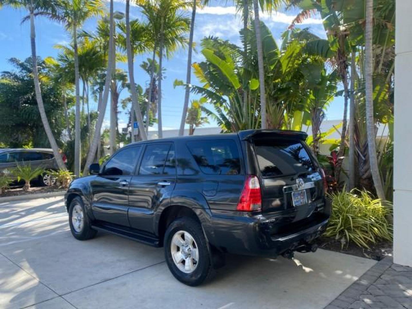 2007 Galactic Gray Mica /Dark Charcoal Toyota 4Runner SR5 Sport LIMITED LEATHER (JTEZU14R278) with an 4.0L DOHC SMPI 24-Valve VVT-i V6 Engine engine, Automatic transmission, located at 4701 North Dixie Hwy, Pompano Beach, FL, 33064, (954) 422-2889, 26.240938, -80.123474 - OUR WEBPAGE FLORIDACARS1.COM HAS OVER 100 PHOTOS AND FREE CARFAX LINK 2007 TOYOTA 4RUNNER SR5 SPORT LIMITED LEATHER LOADED REAR WHEEL DRIVE WITH TOW PACKAGE VIN: JTEZU14R278075056 J T E Z U 1 4 R 2 7 8 0 7 5 0 5 6 4 DOOR WAGON/SPORT UTILITY 4.0L V6 F DOHC 24V GASOLINE 22 MPG REAR WHEEL DRIVE Feature- Photo#32